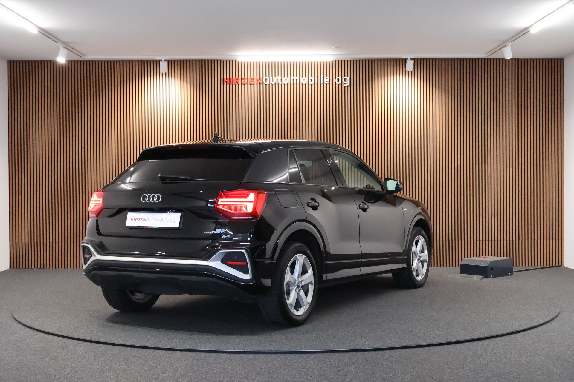 AUDI Q2 35 TDI S line quattro S-tronic-image-4