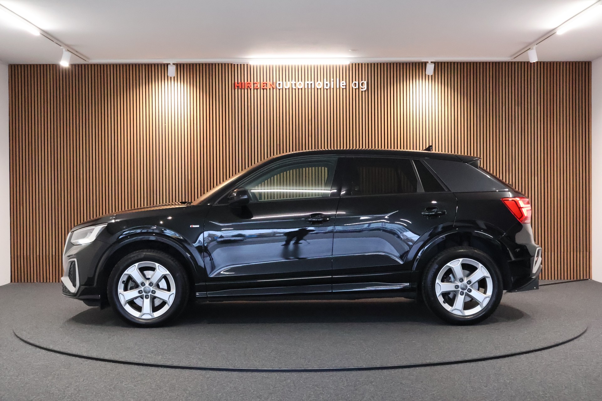AUDI Q2 35 TDI S line quattro S-tronic-image-1