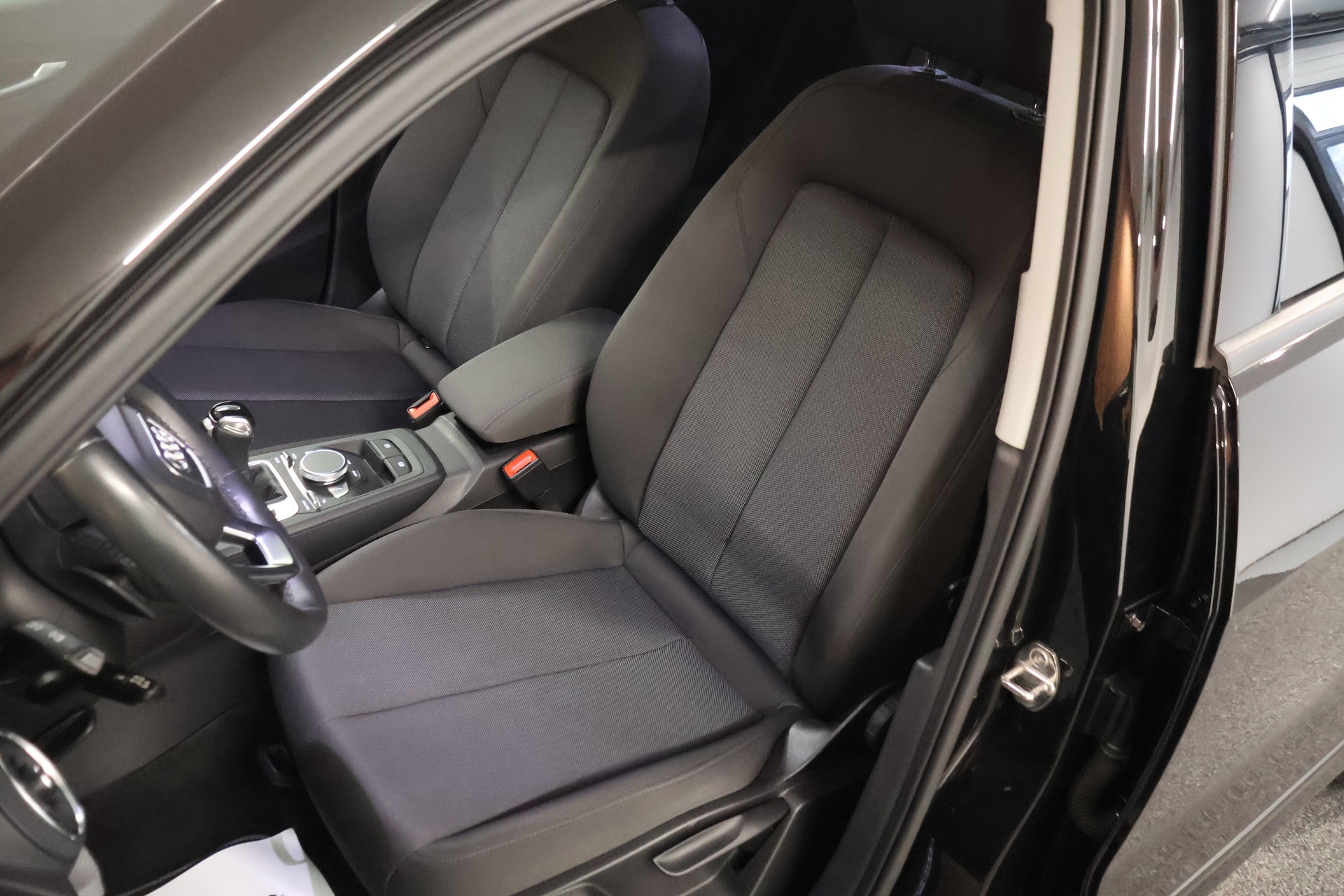 AUDI Q2 35 TDI S line quattro S-tronic-image-10