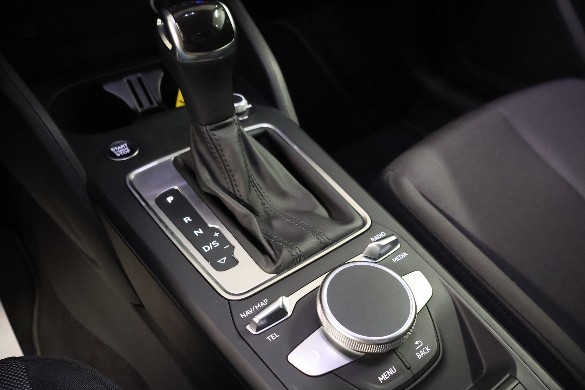 AUDI Q2 35 TDI S line quattro S-tronic-image-18