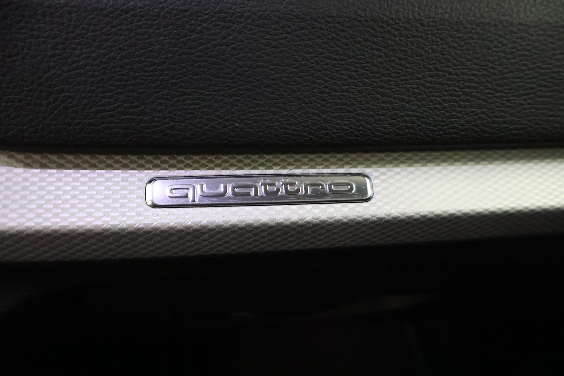 AUDI Q2 35 TDI S line quattro S-tronic-image-21