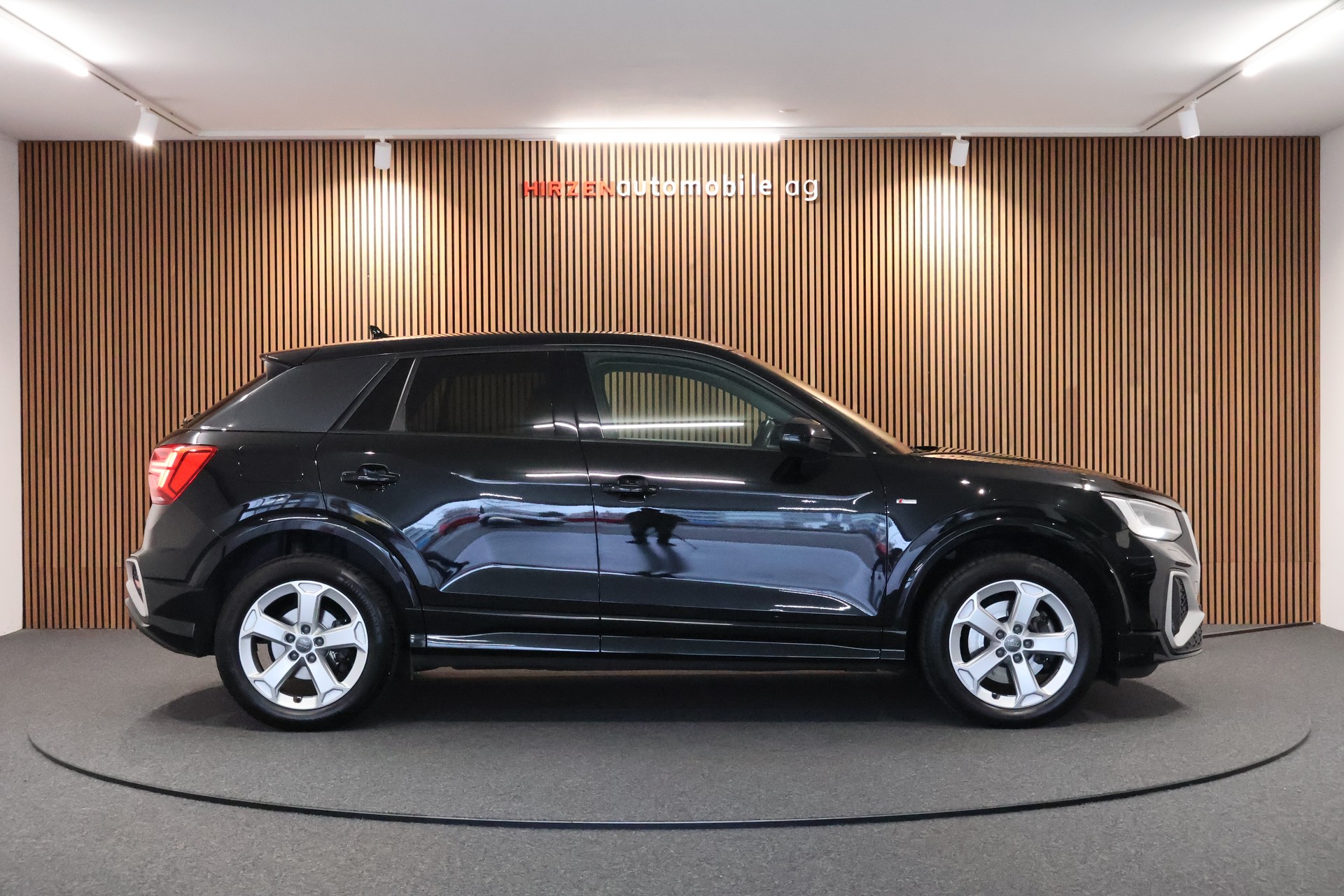 AUDI Q2 35 TDI S line quattro S-tronic-image-5
