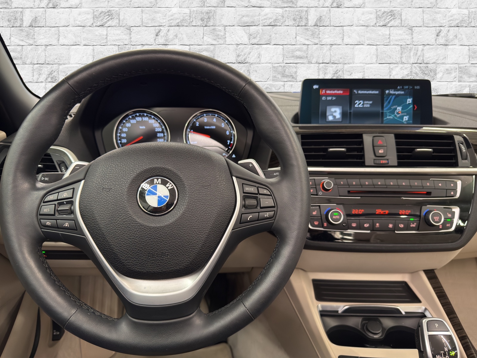 BMW 220i Luxury Line-image-8