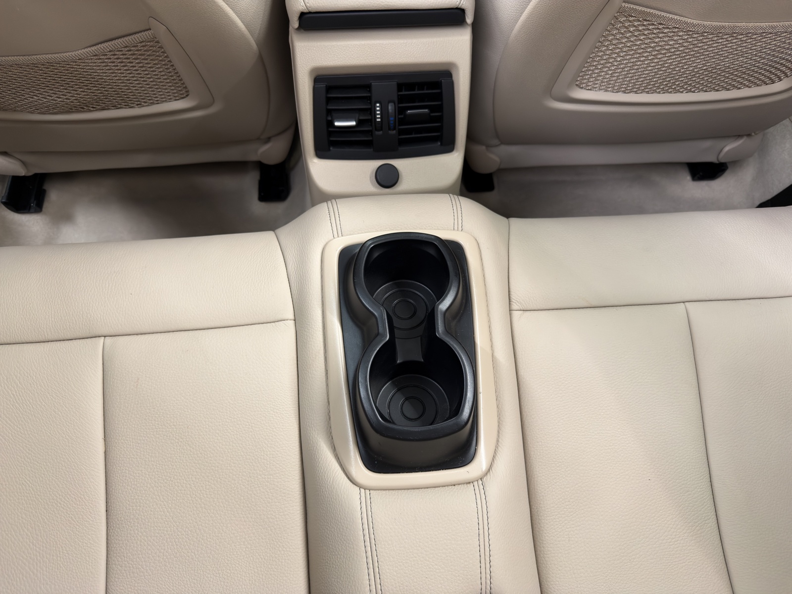 BMW 220i Luxury Line-image-21