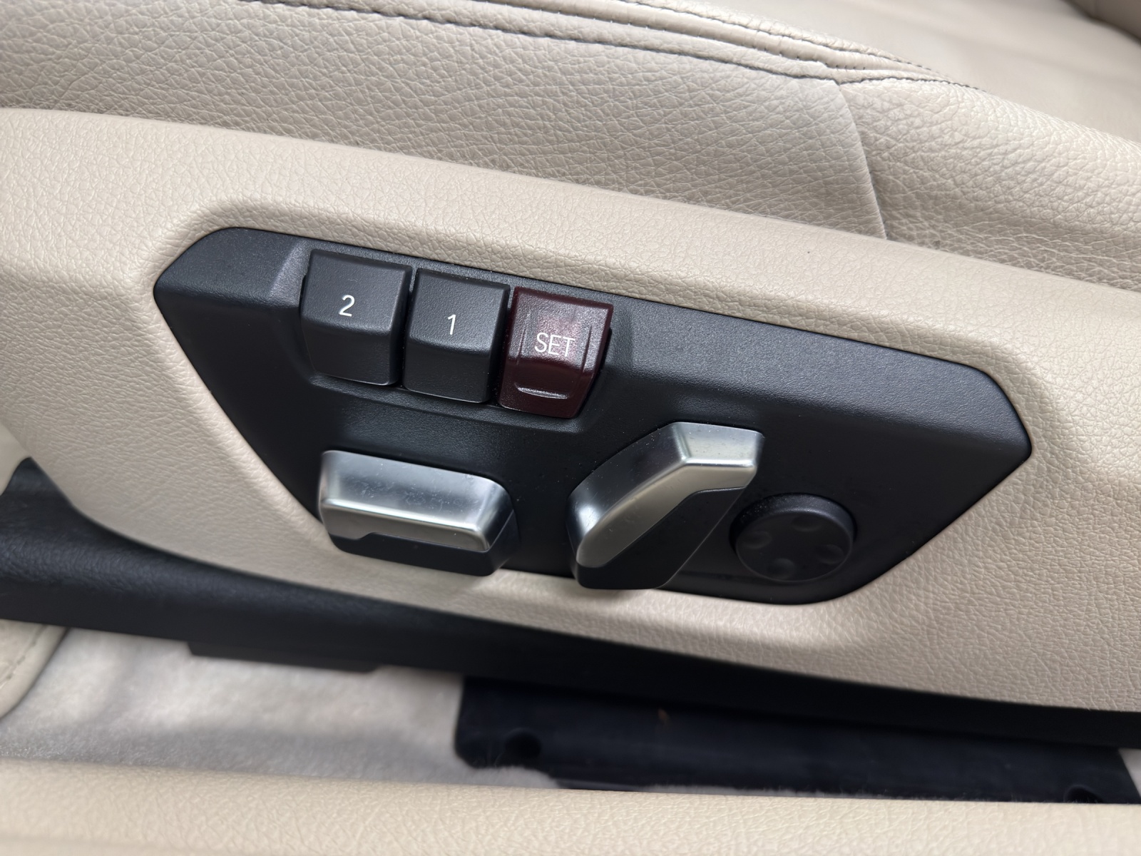 BMW 220i Luxury Line-image-22