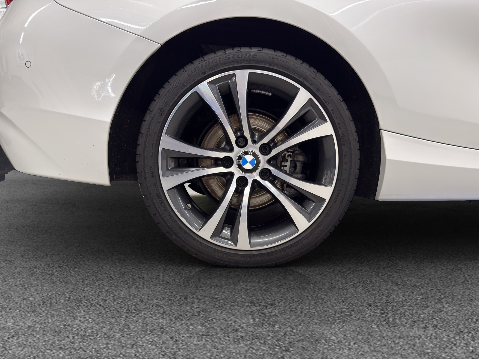 BMW 220i Luxury Line-image-11