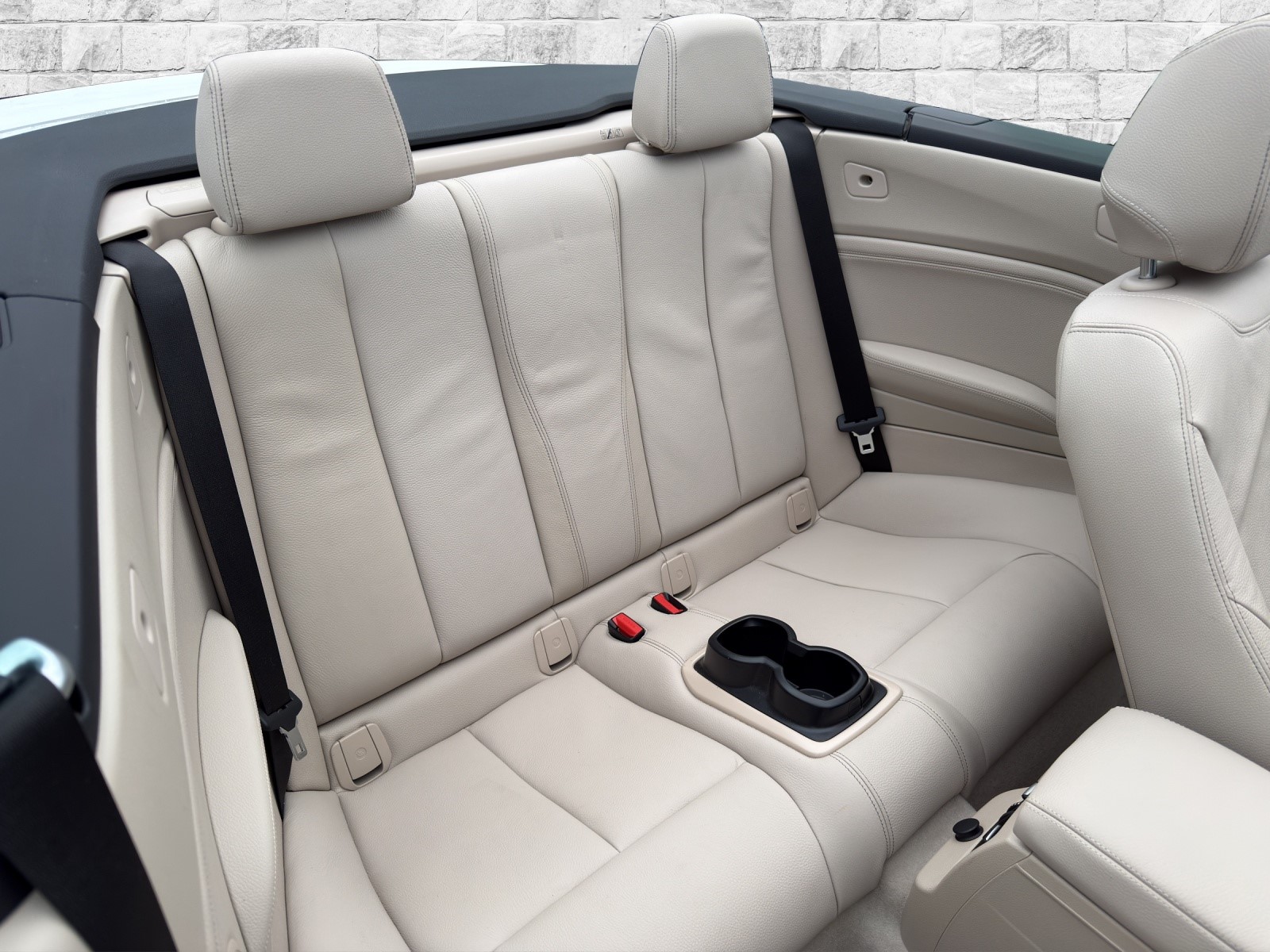 BMW 220i Luxury Line-image-19