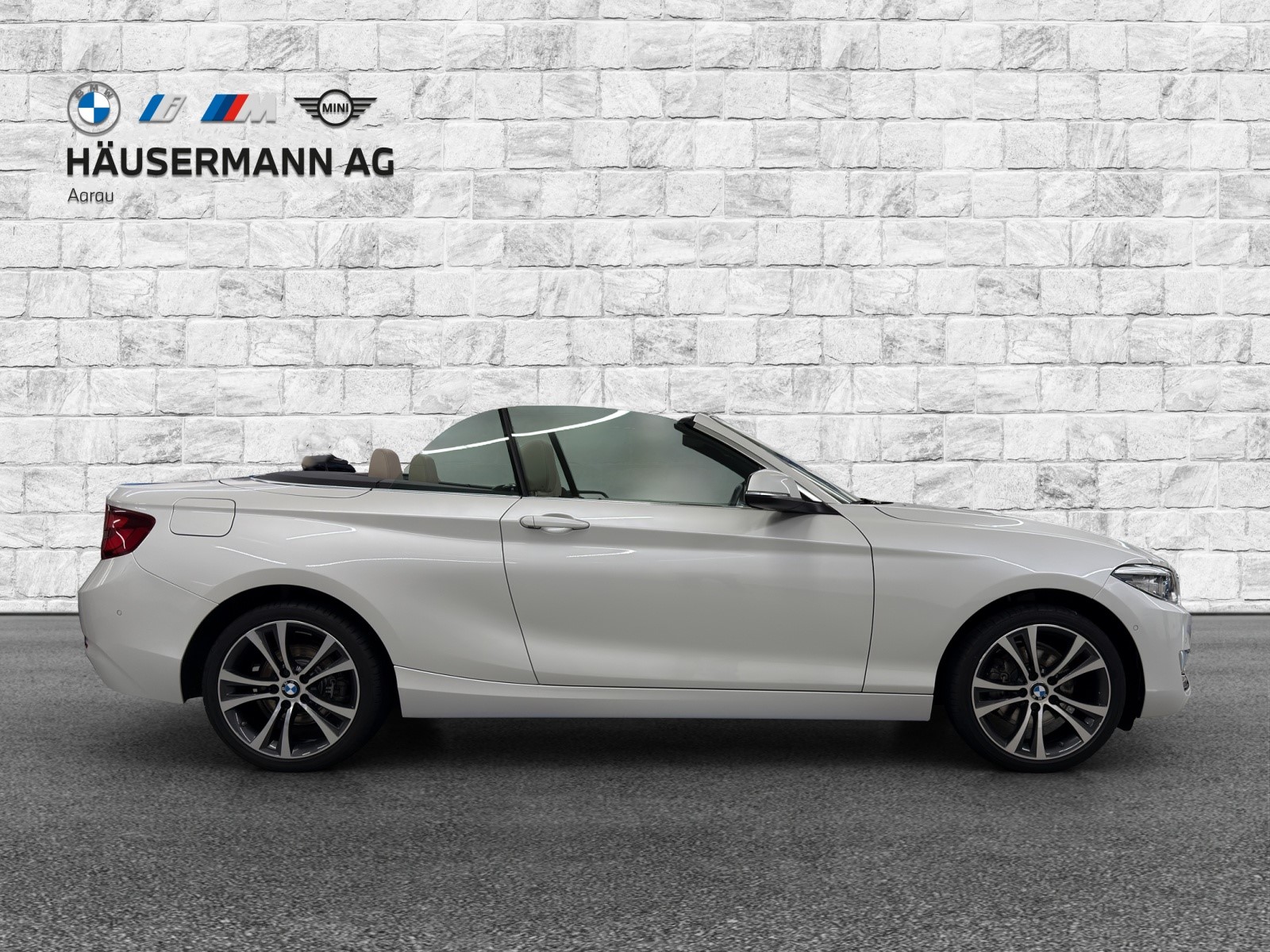BMW 220i Luxury Line-image-3