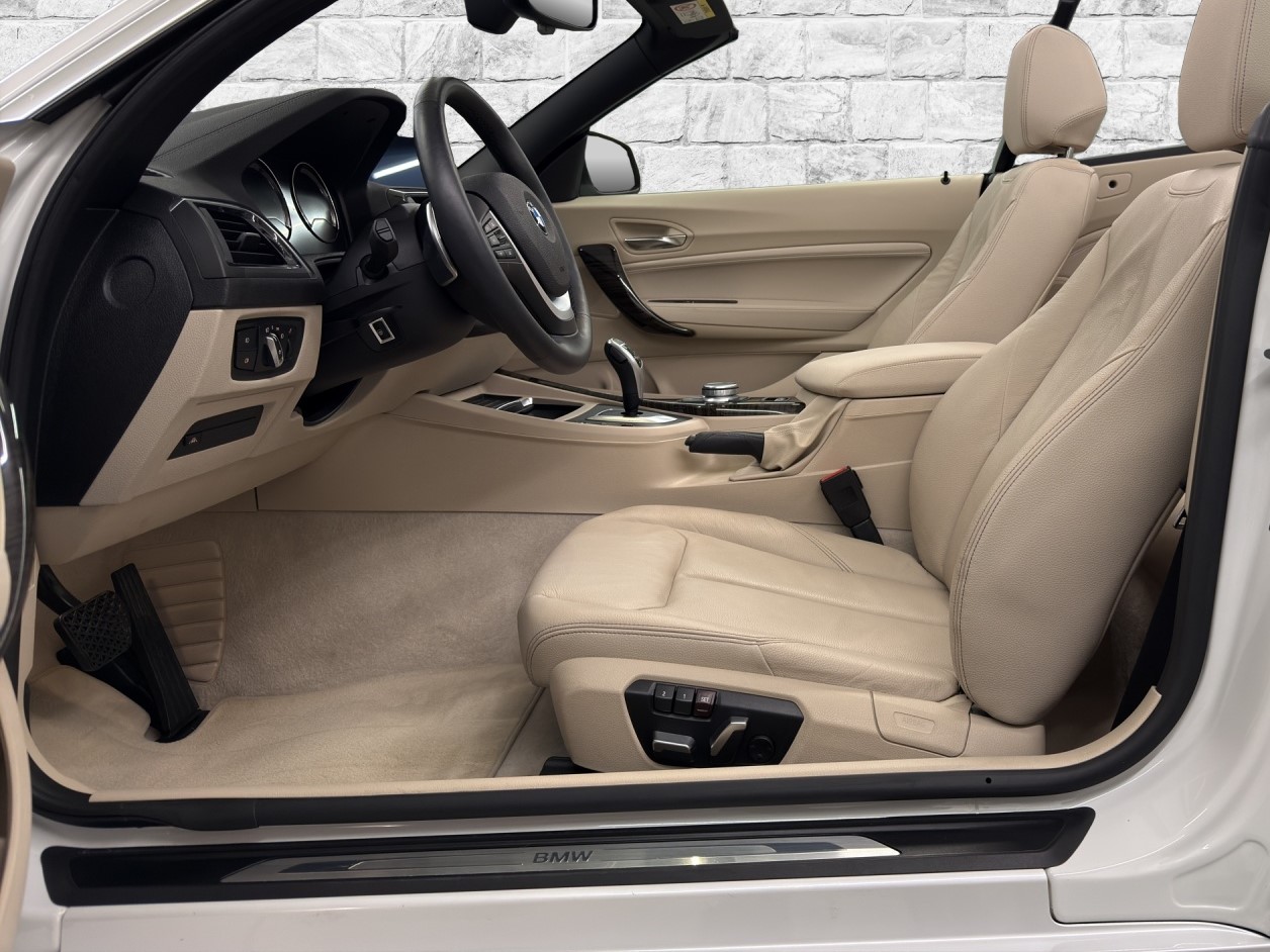 BMW 220i Luxury Line-image-7