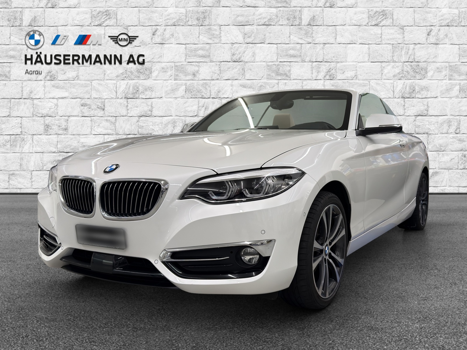 BMW 220i Luxury Line-image-0