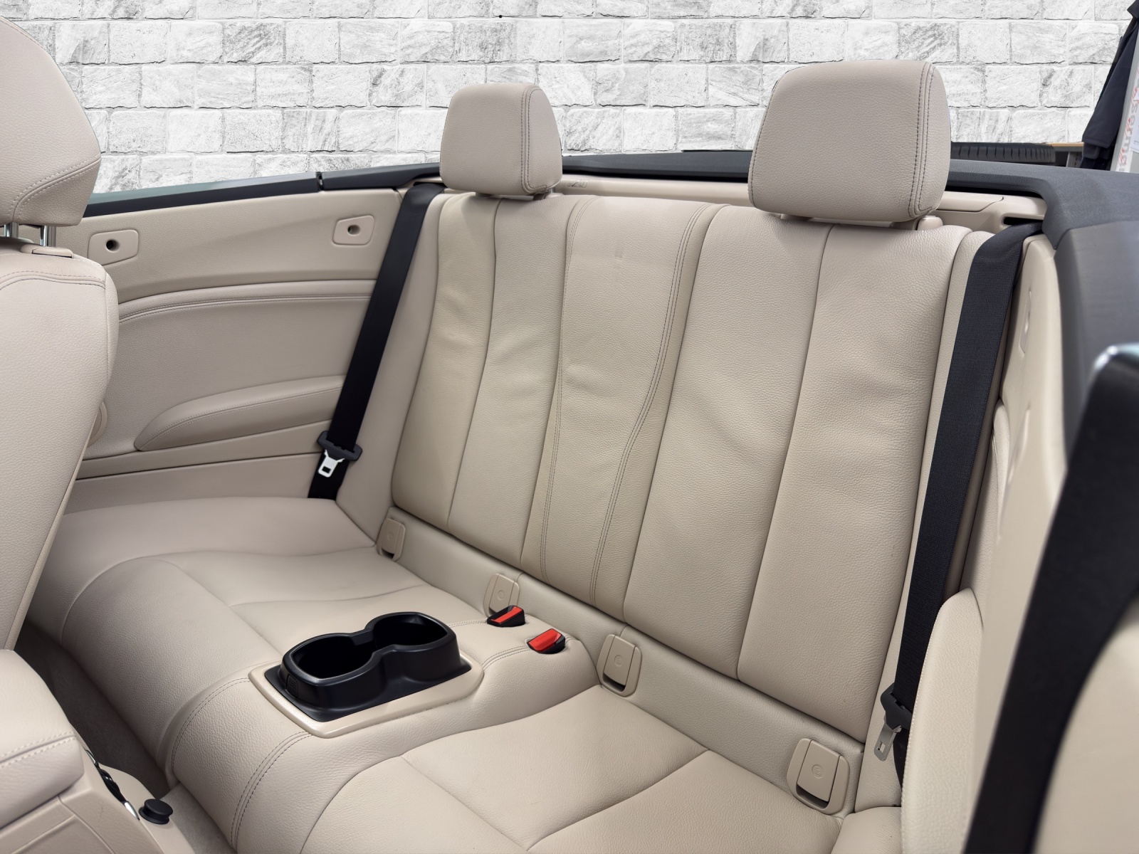 BMW 220i Luxury Line-image-16