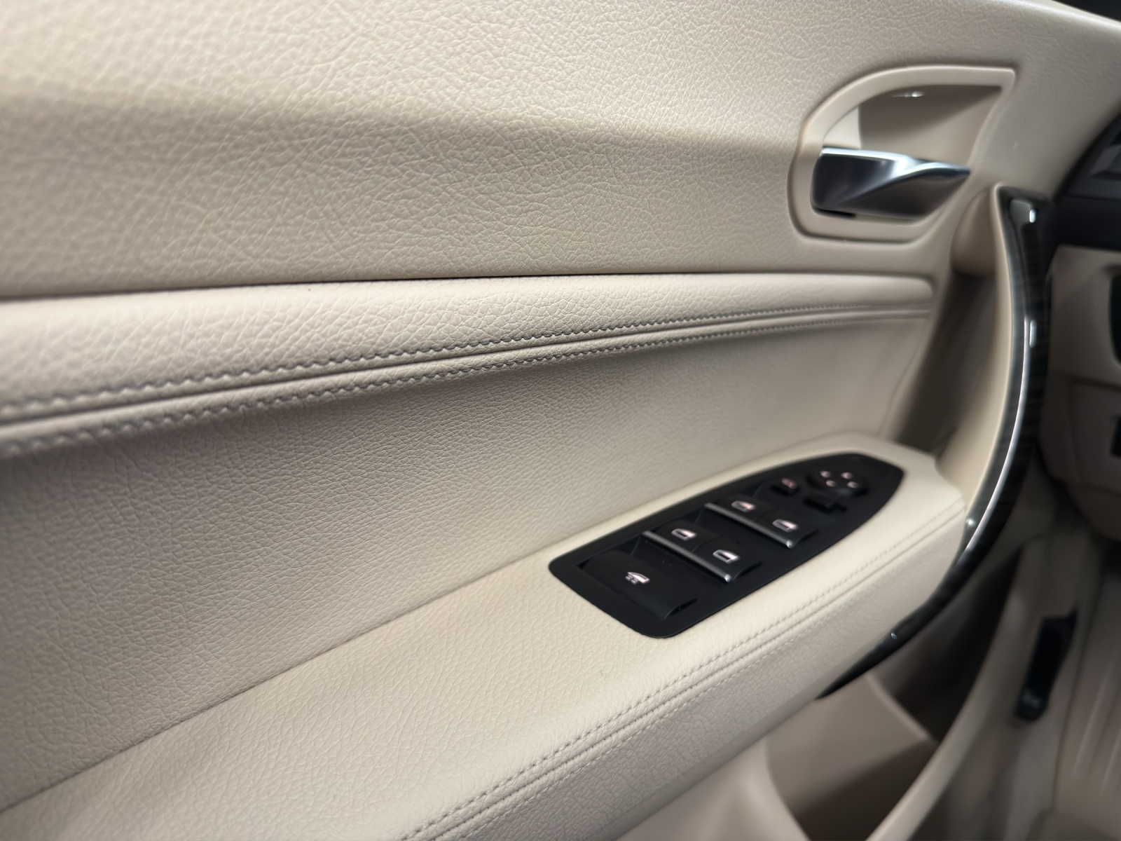 BMW 220i Luxury Line-image-15