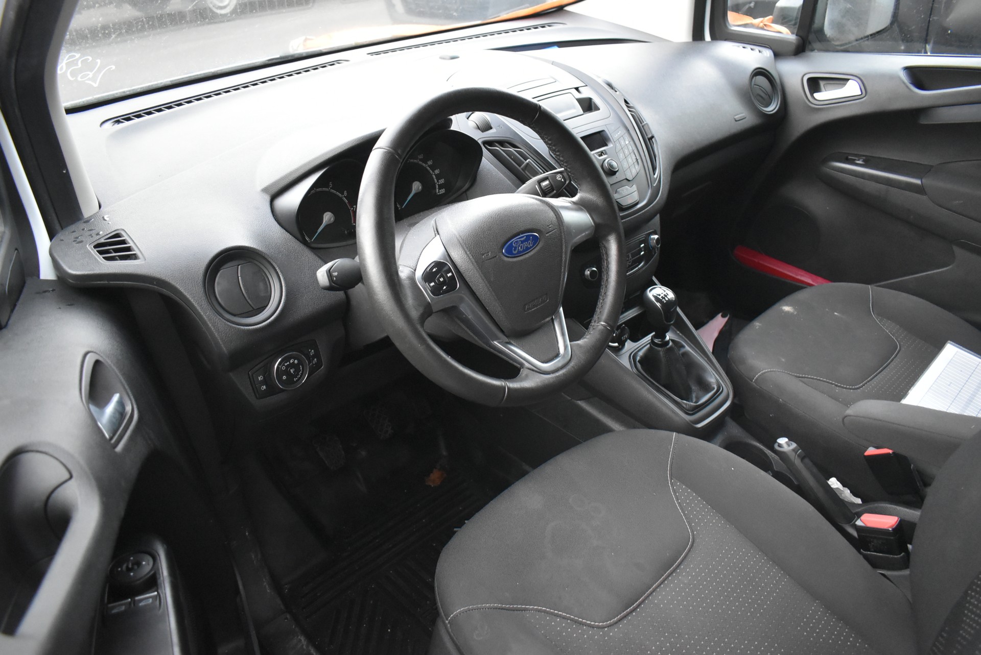 FORD Transit Courier Van 1.0 EcoBoost Trend-image-8