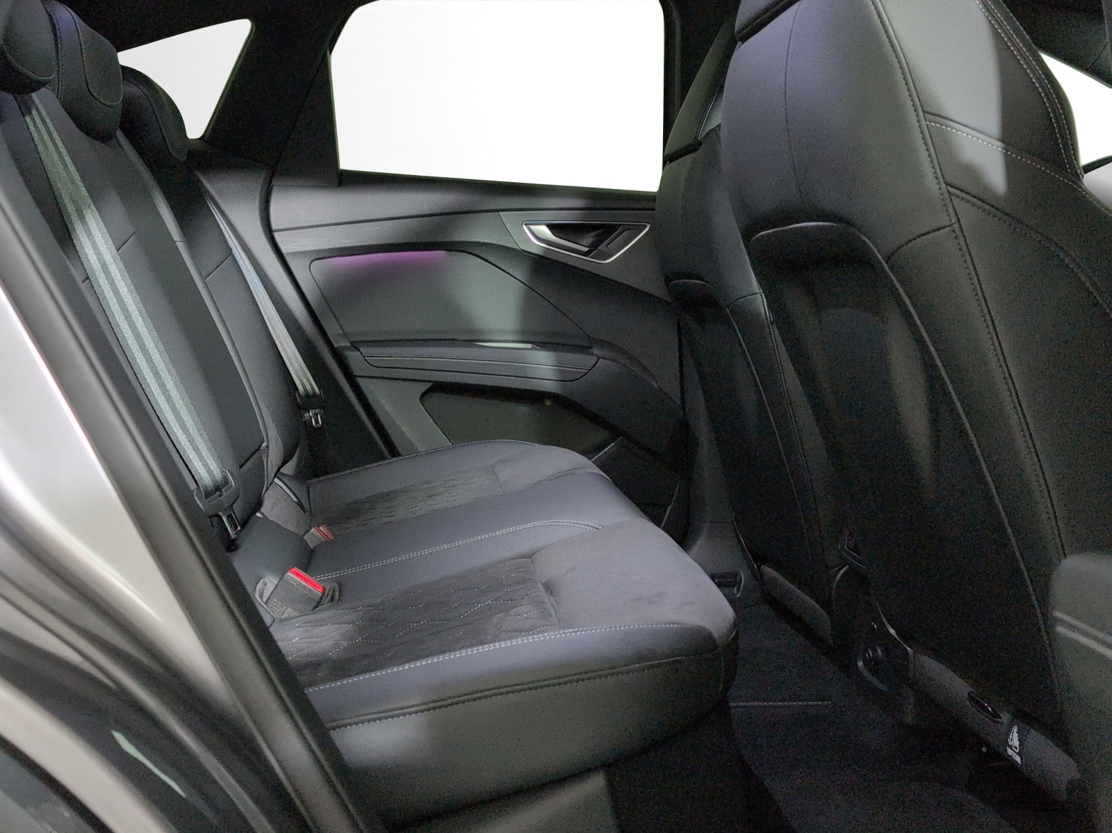 AUDI Q4 Sportback e-tron 45 quattro-image-12