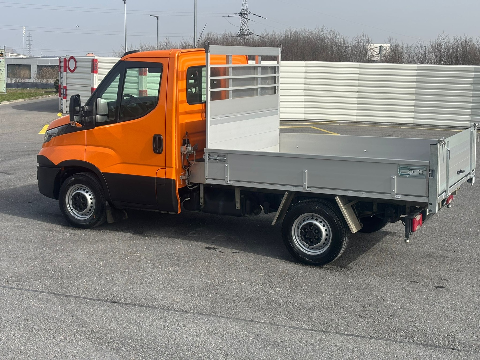IVECO 35 S 12 A8 pont basculant vertical-showroom-element-3