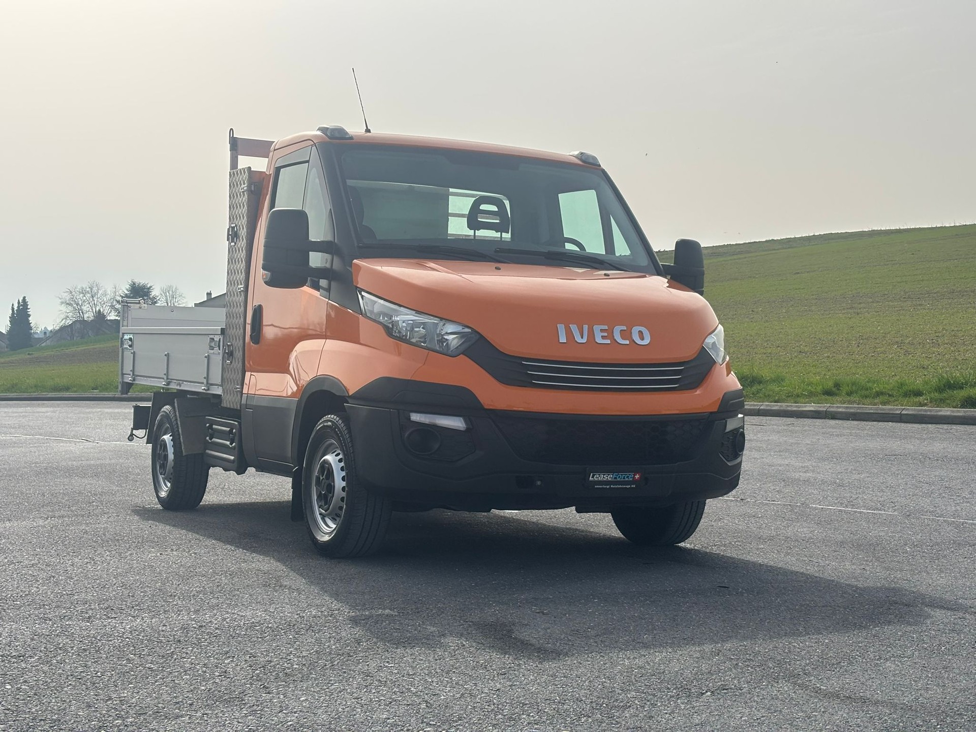 IVECO 35 S 12 A8 pont basculant vertical-image-6