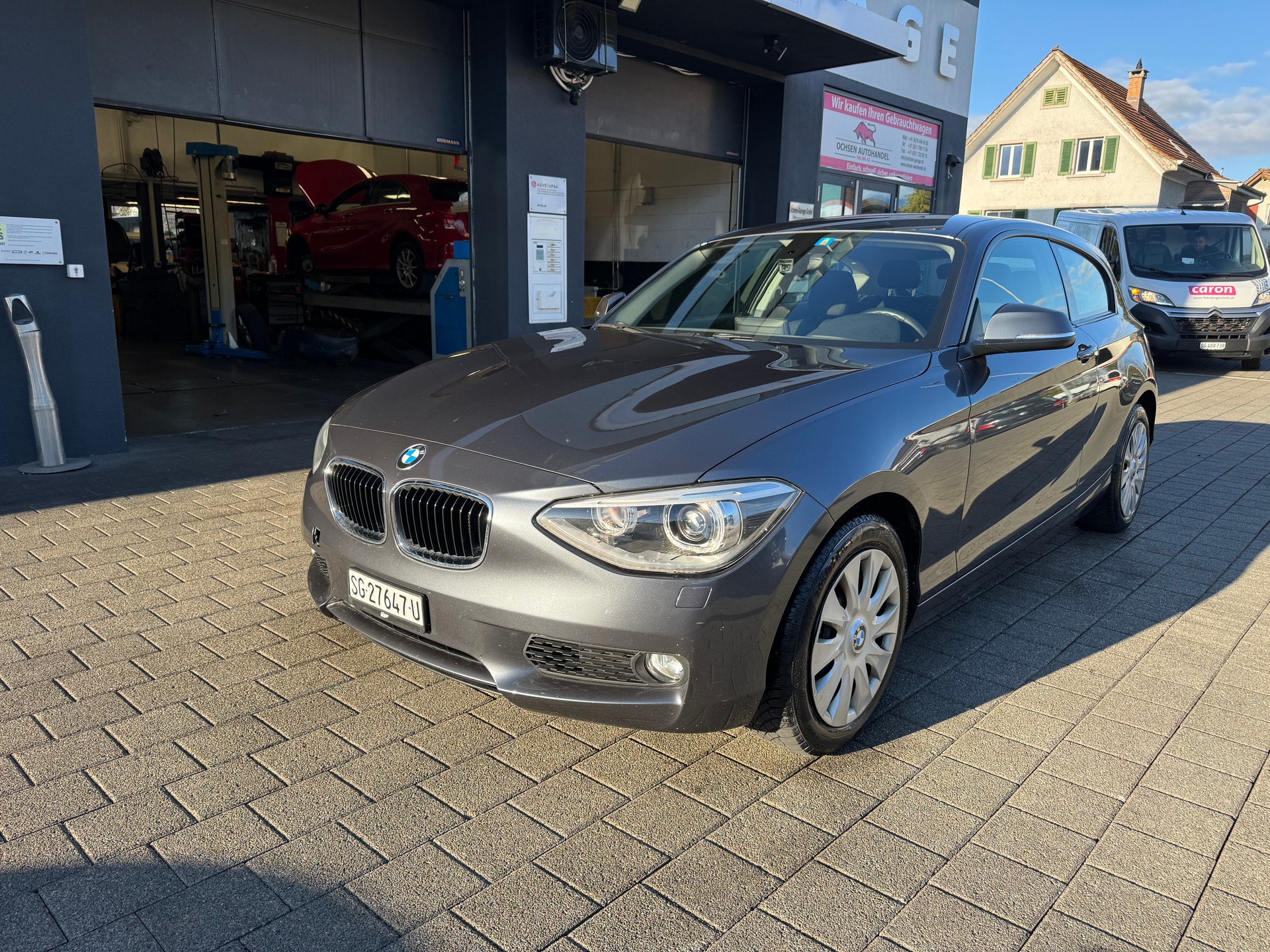 BMW 120d xDrive Urban Line-image-1