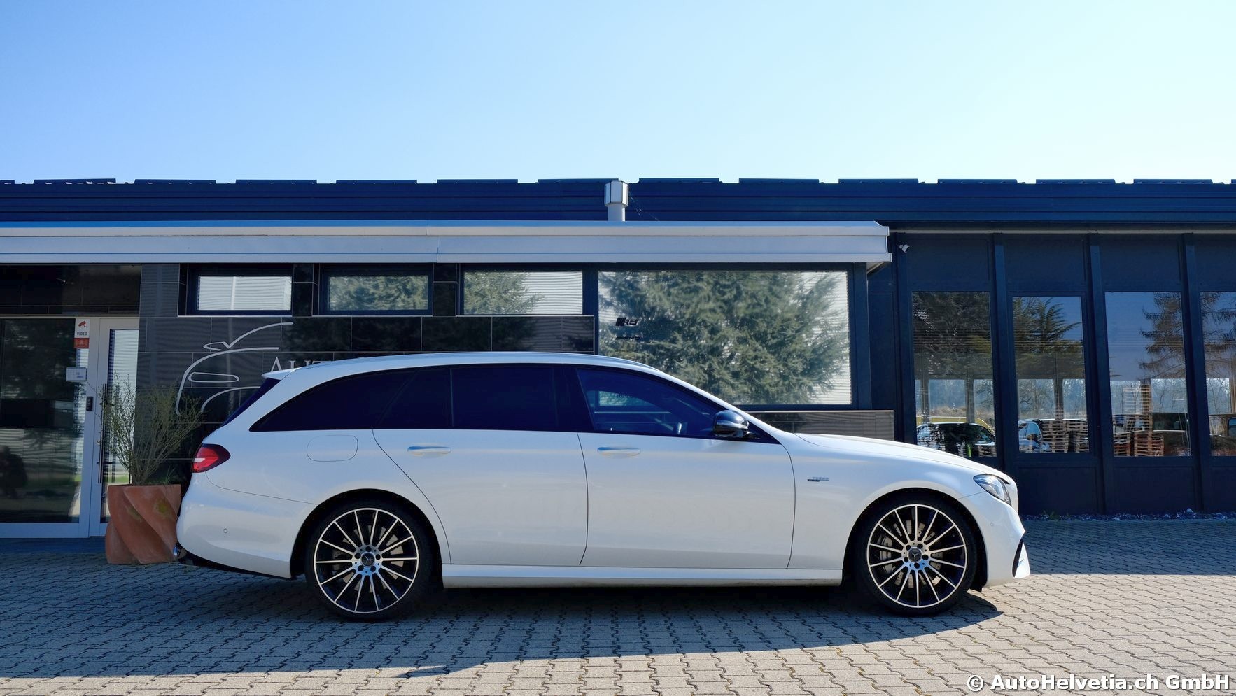 MERCEDES-BENZ E 53 AMG 4Matic 9G-Tronic T-Modell-showroom-element-3