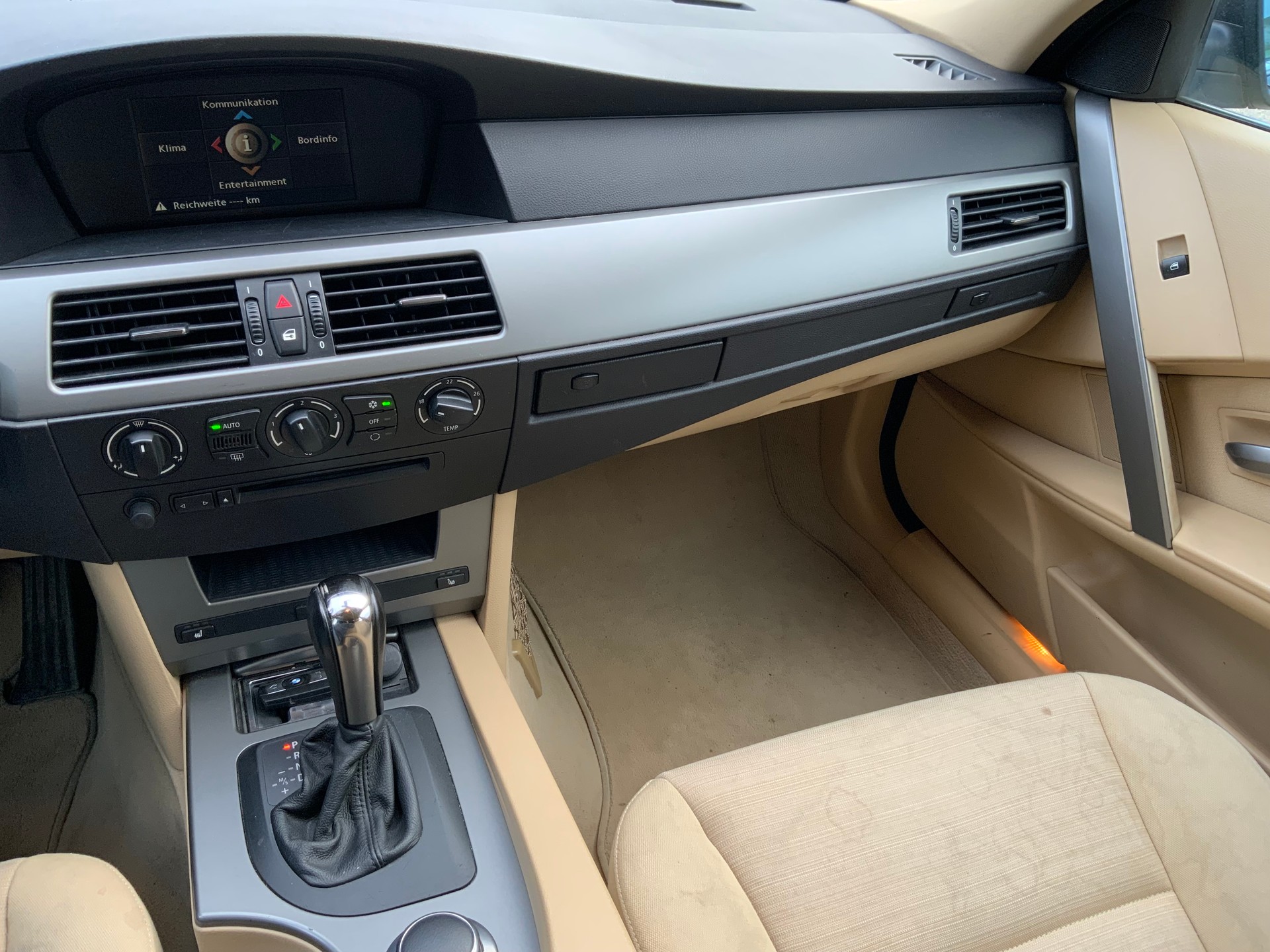 BMW 525xi Touring-image-9