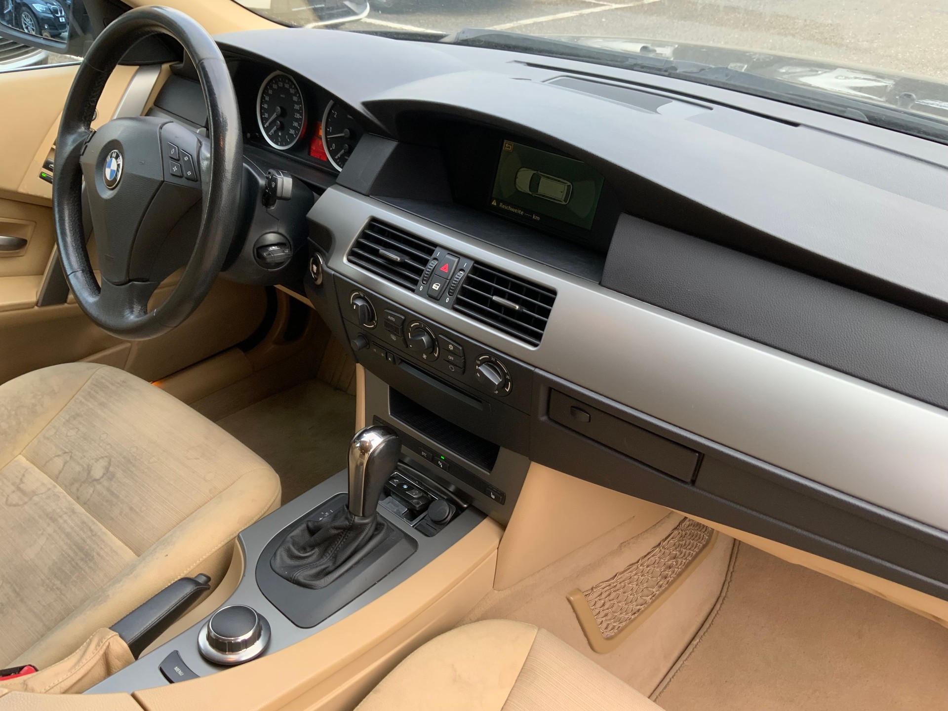 BMW 525xi Touring-image-10
