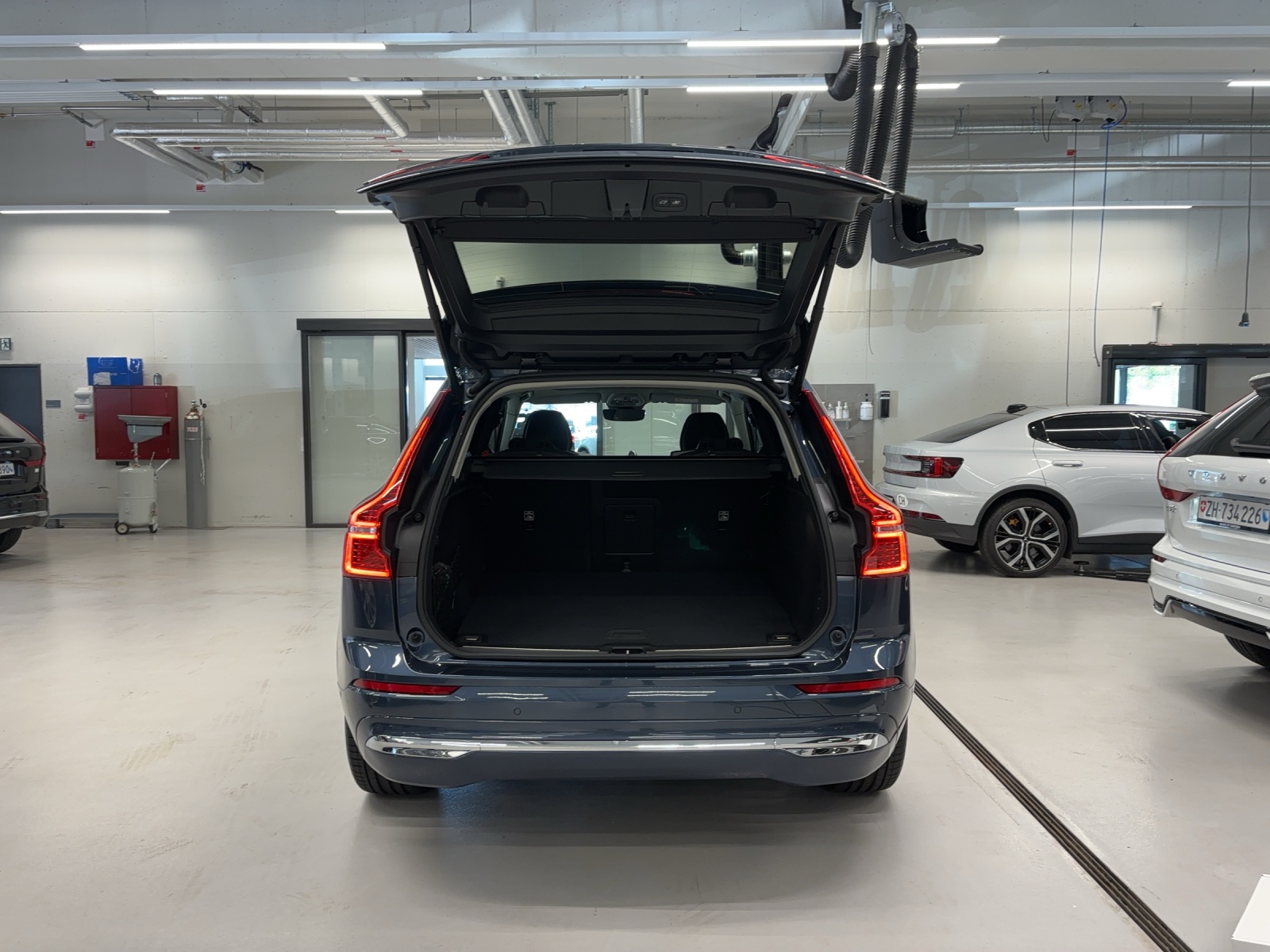 VOLVO XC60 2.0 T8 eAWD Ultra Bright Polestar Performance-image-11