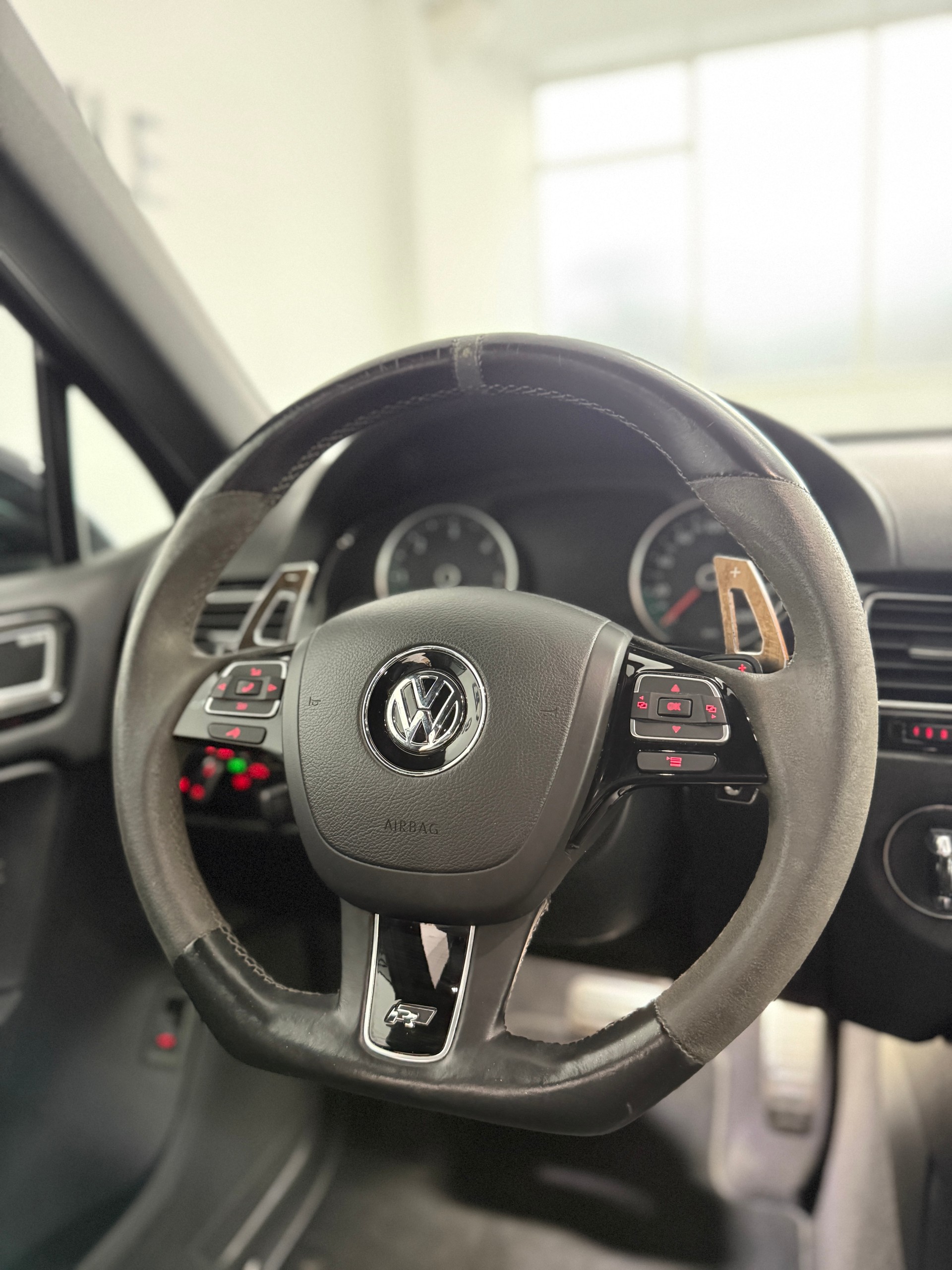 VW Touareg 3.0 TDI R-Line BlueMotion Technology Tiptronic-image-10