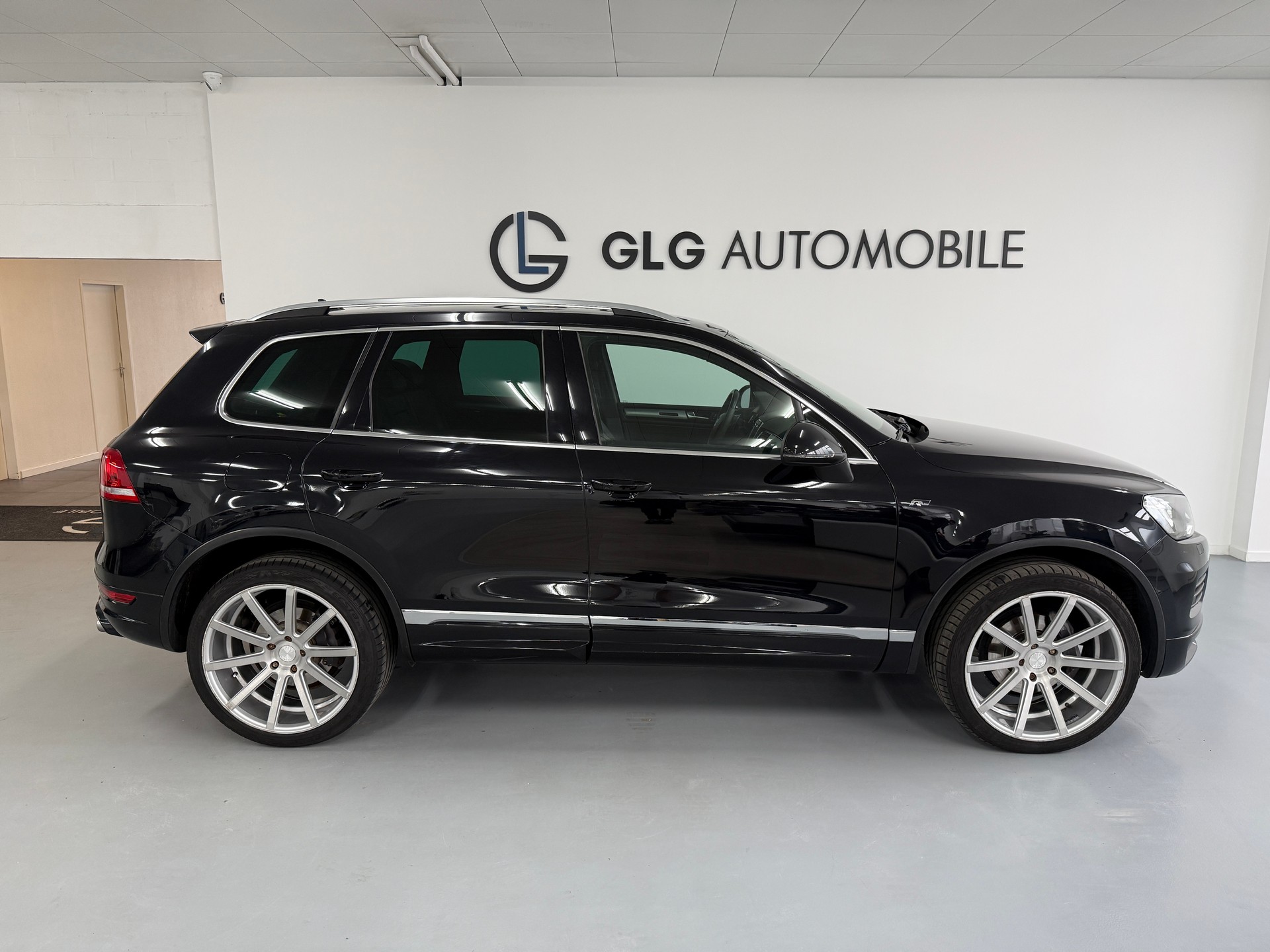 VW Touareg 3.0 TDI R-Line BlueMotion Technology Tiptronic-image-4