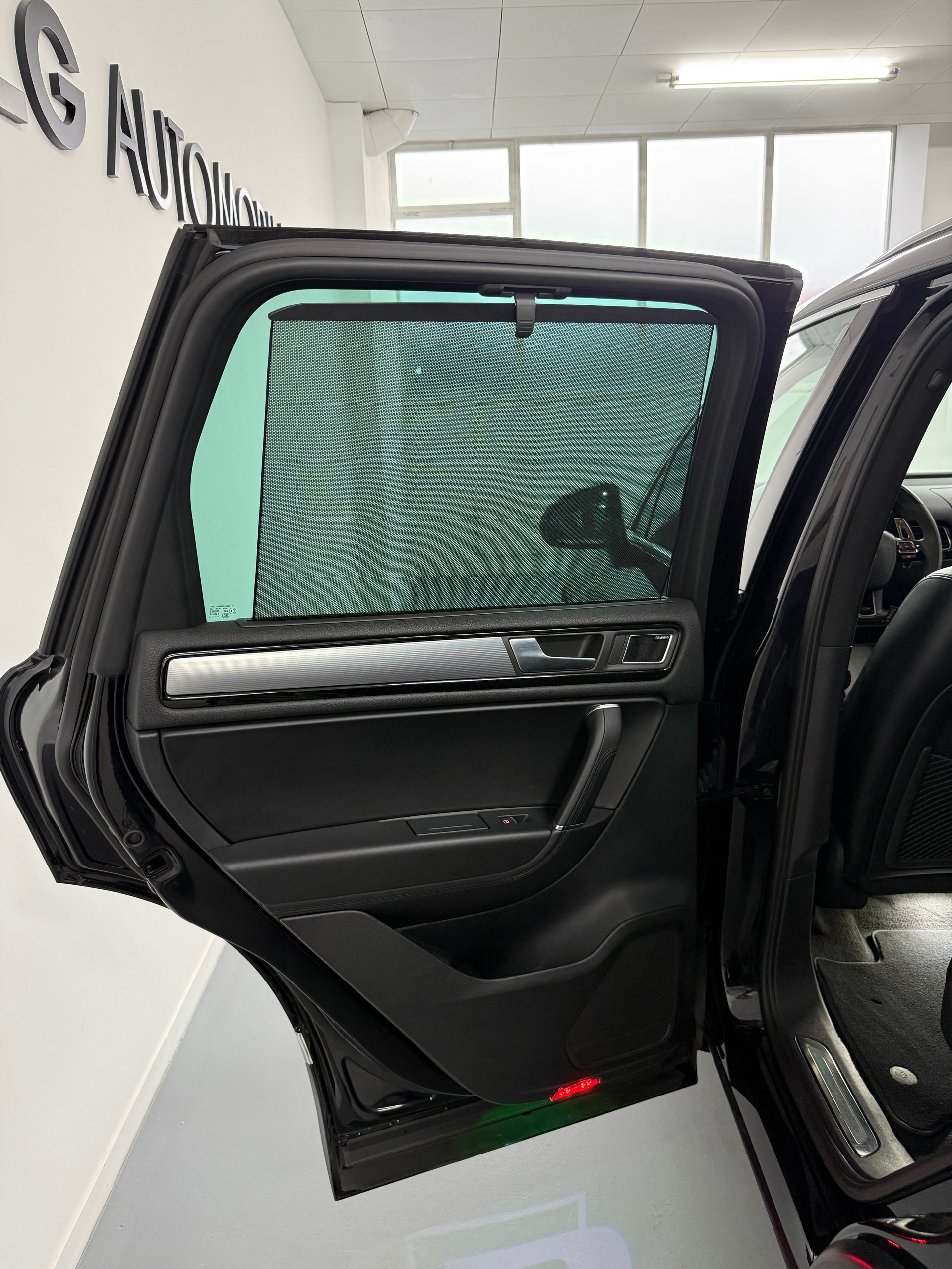 VW Touareg 3.0 TDI R-Line BlueMotion Technology Tiptronic-image-14