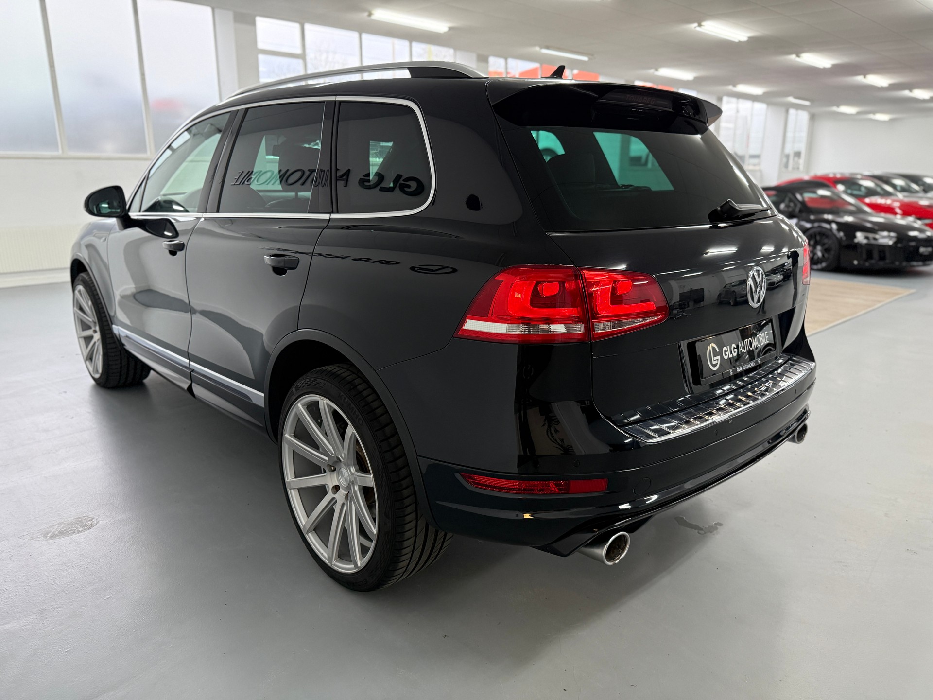 VW Touareg 3.0 TDI R-Line BlueMotion Technology Tiptronic-image-5