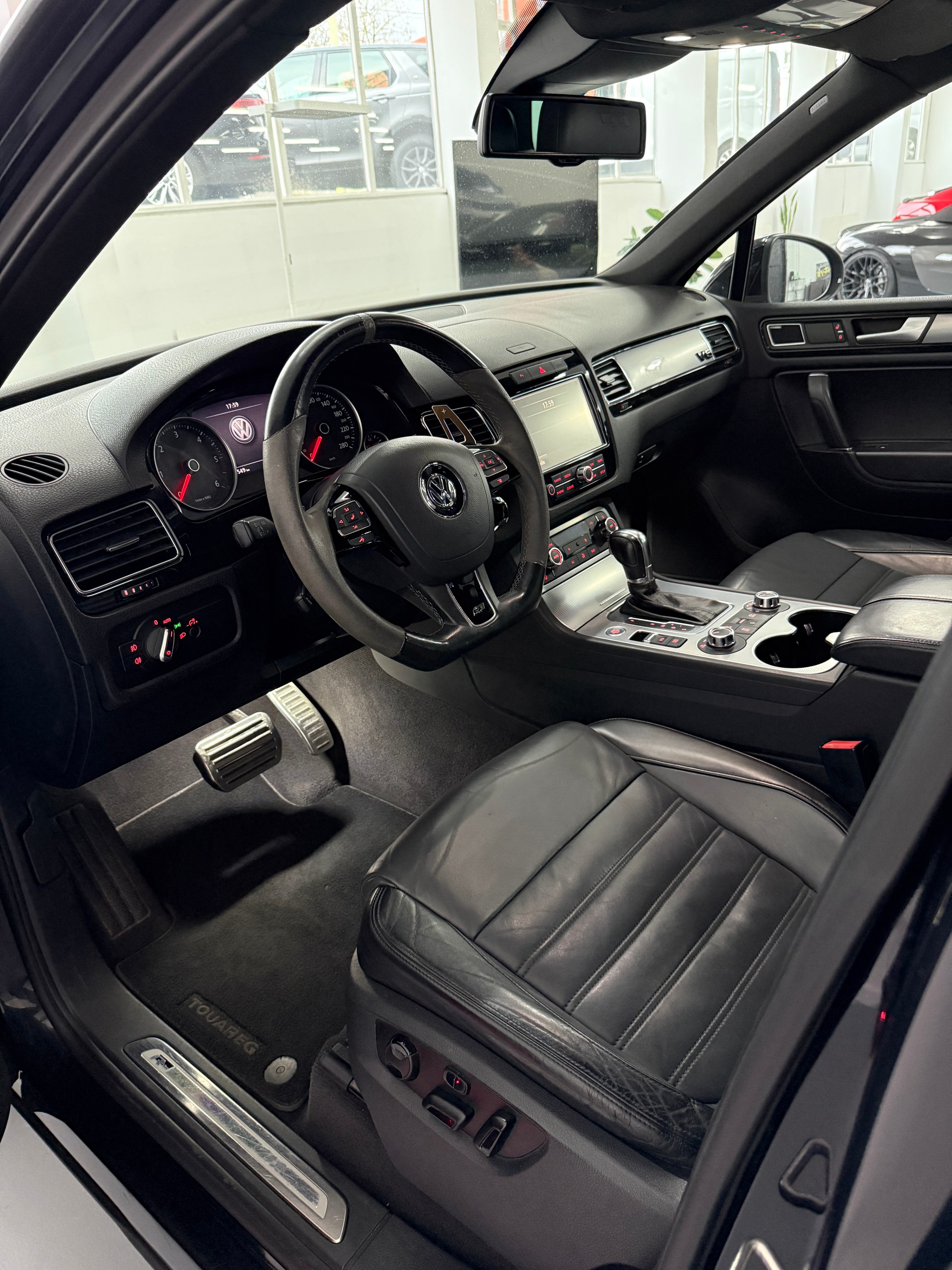 VW Touareg 3.0 TDI R-Line BlueMotion Technology Tiptronic-image-7