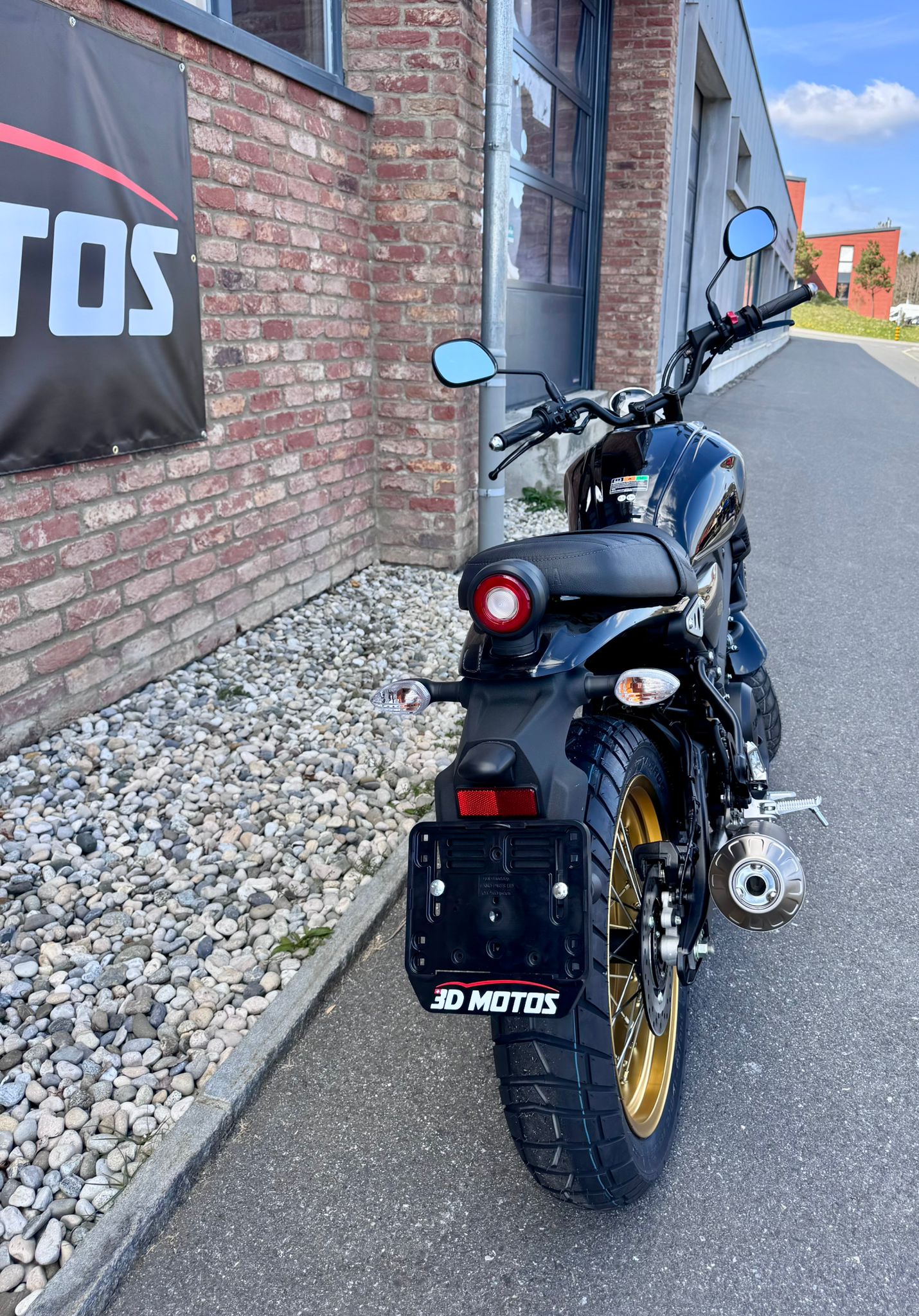 YAMAHA XSR 125 Legacy-showroom-element-1