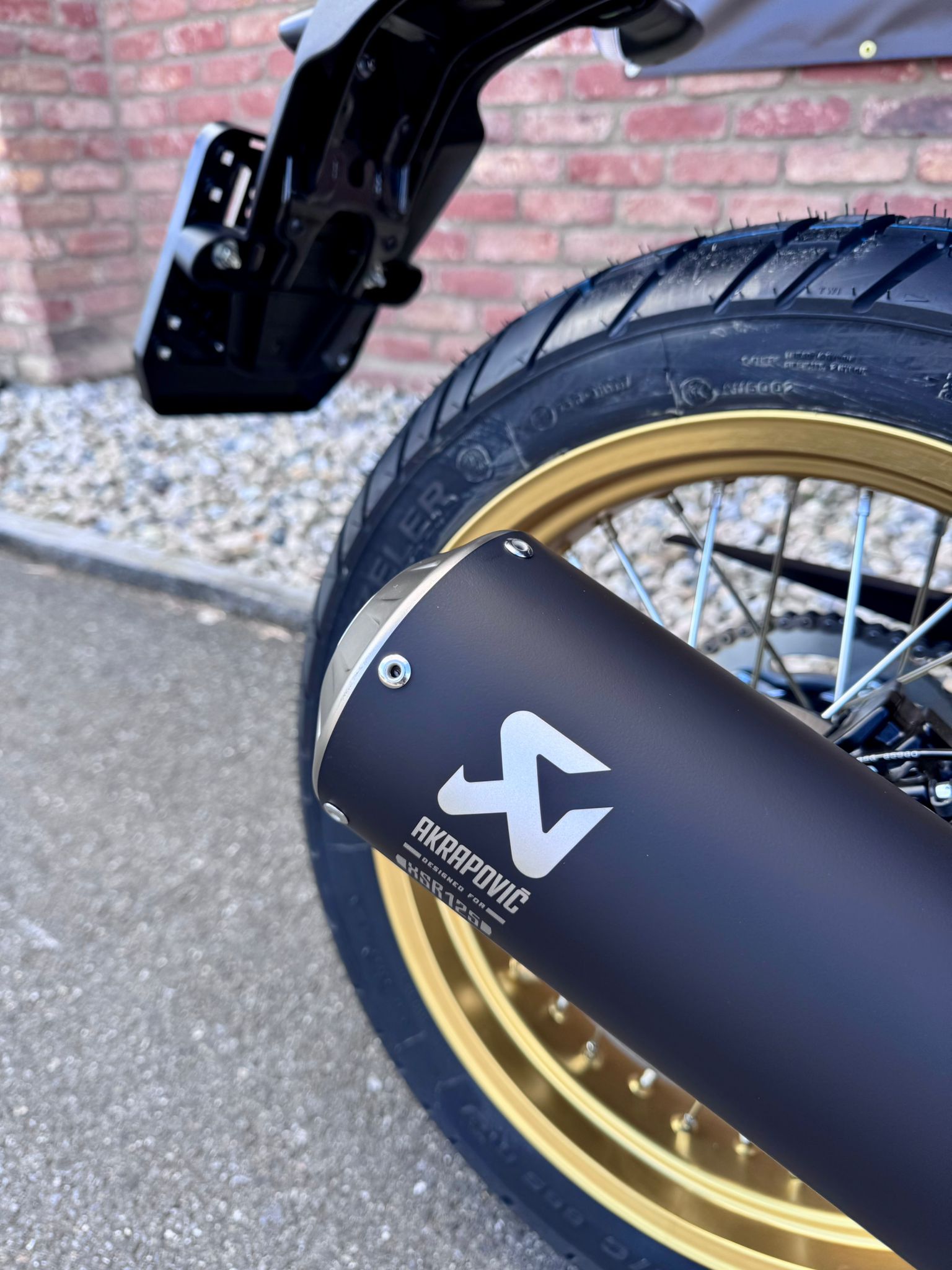 YAMAHA XSR 125 Legacy-showroom-element-3