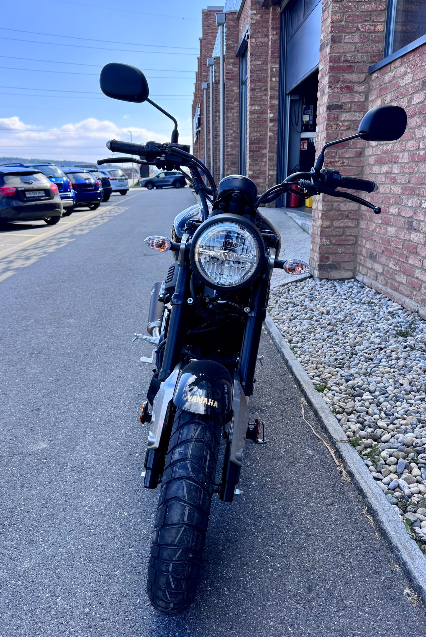 YAMAHA XSR 125 Legacy-showroom-element-2
