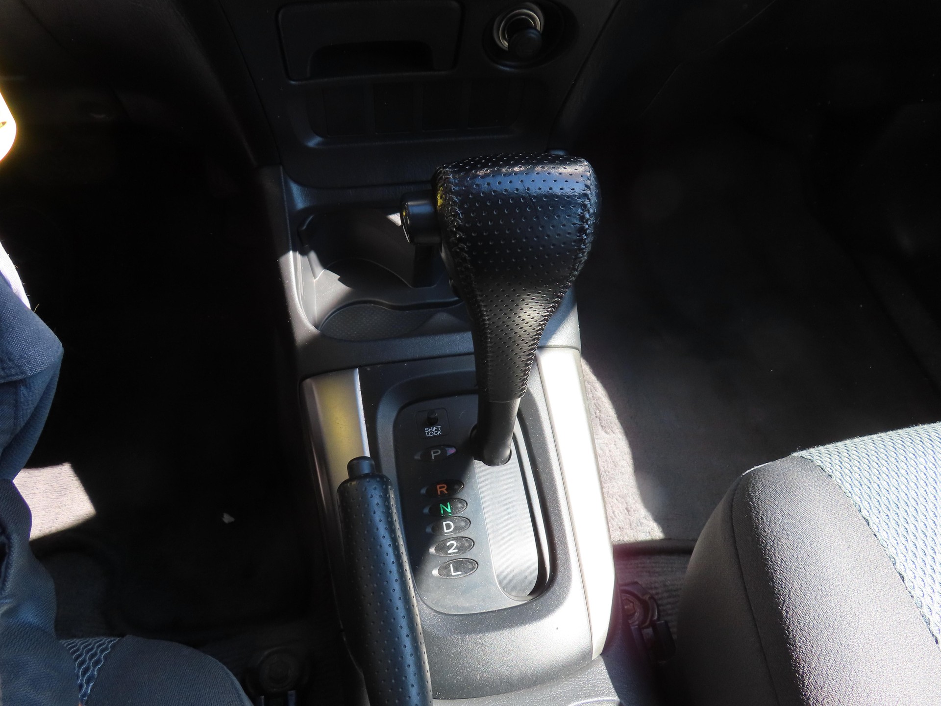 TOYOTA RAV4 2.0i-16V Mountain-image-8