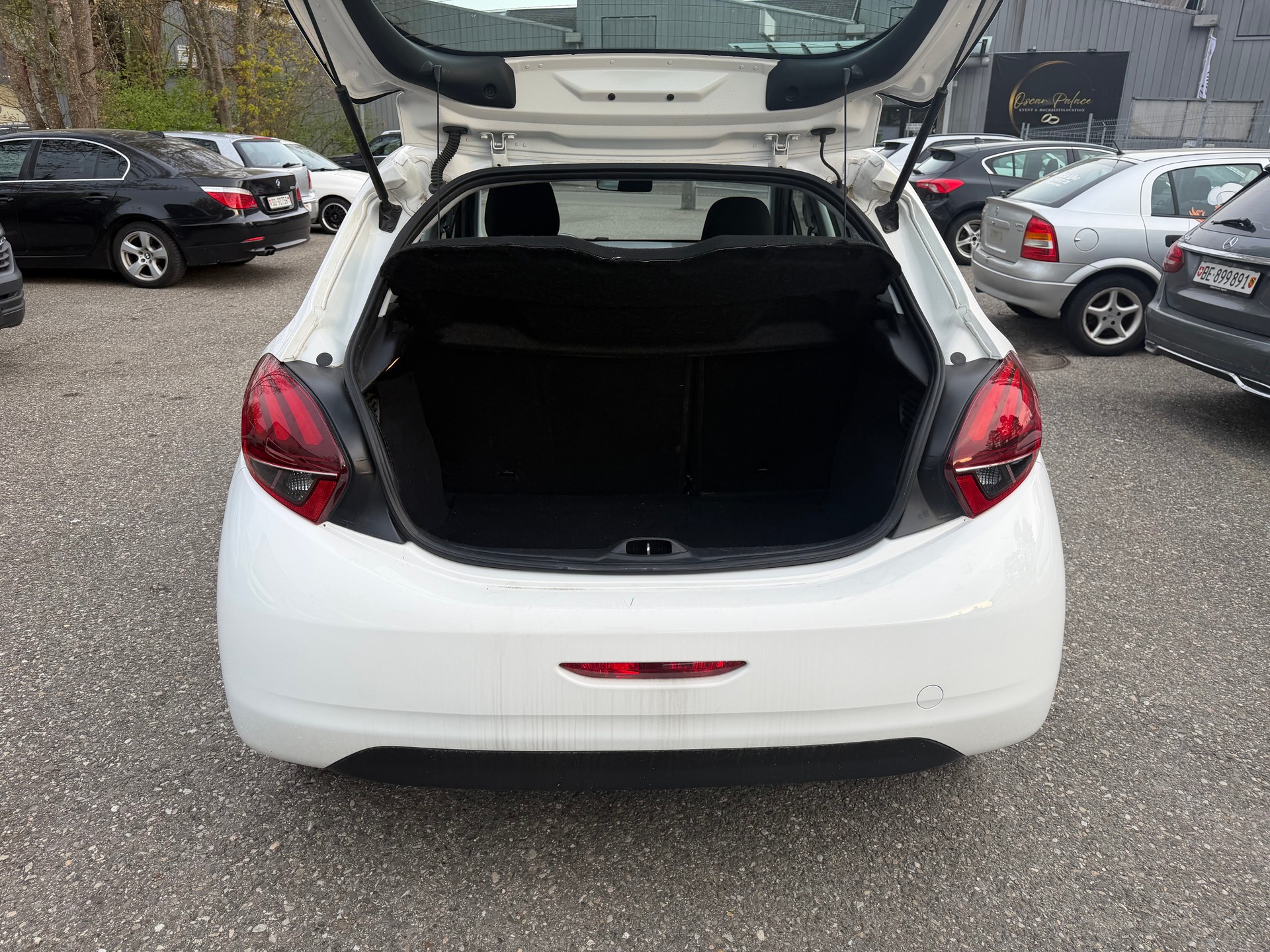 PEUGEOT 208 1.5 BlueHDi Active ** Klimaanlage ** Tempomat ** Frisch Ab MFK-image-11