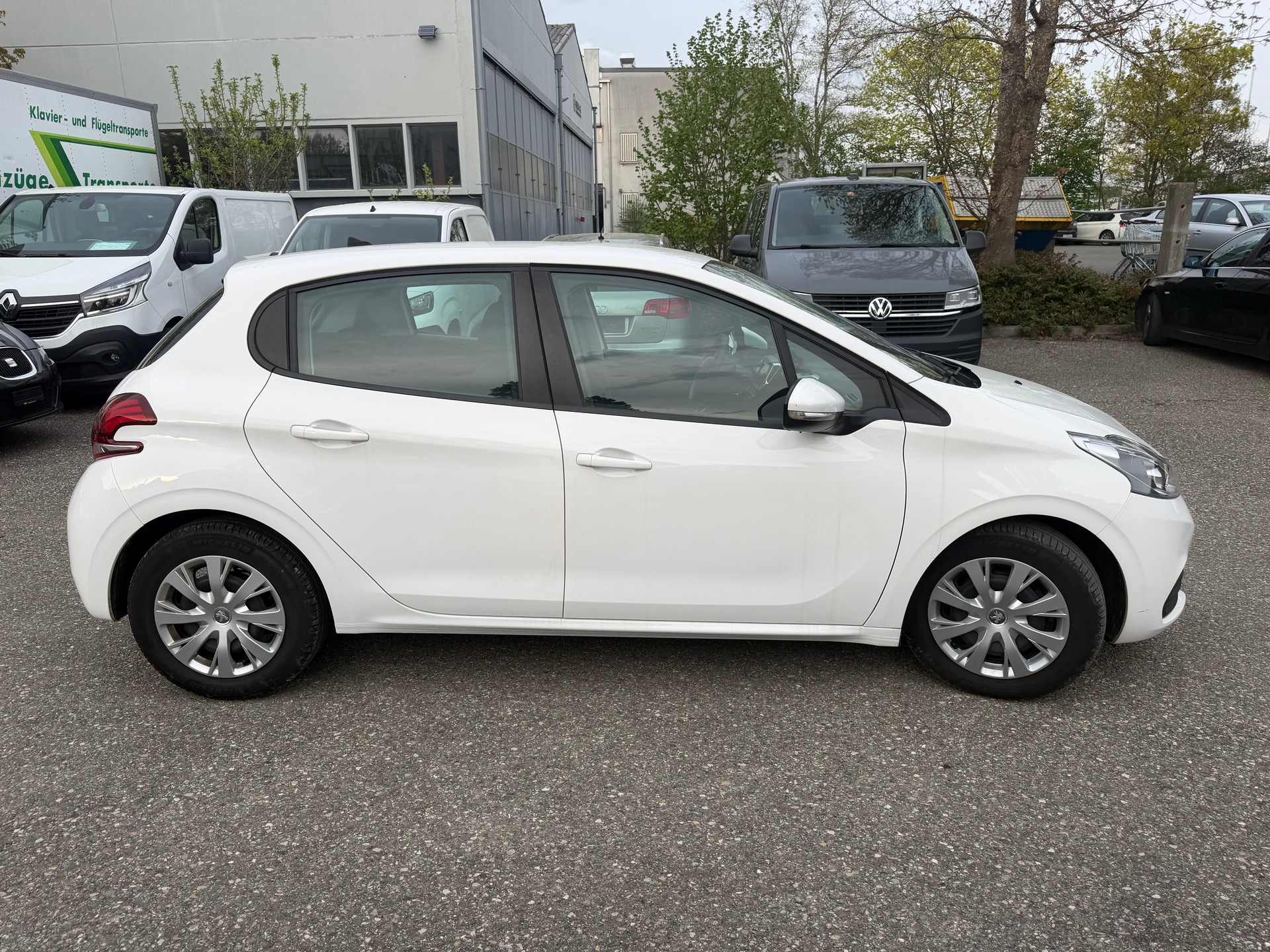PEUGEOT 208 1.5 BlueHDi Active ** Klimaanlage ** Tempomat ** Frisch Ab MFK-image-9