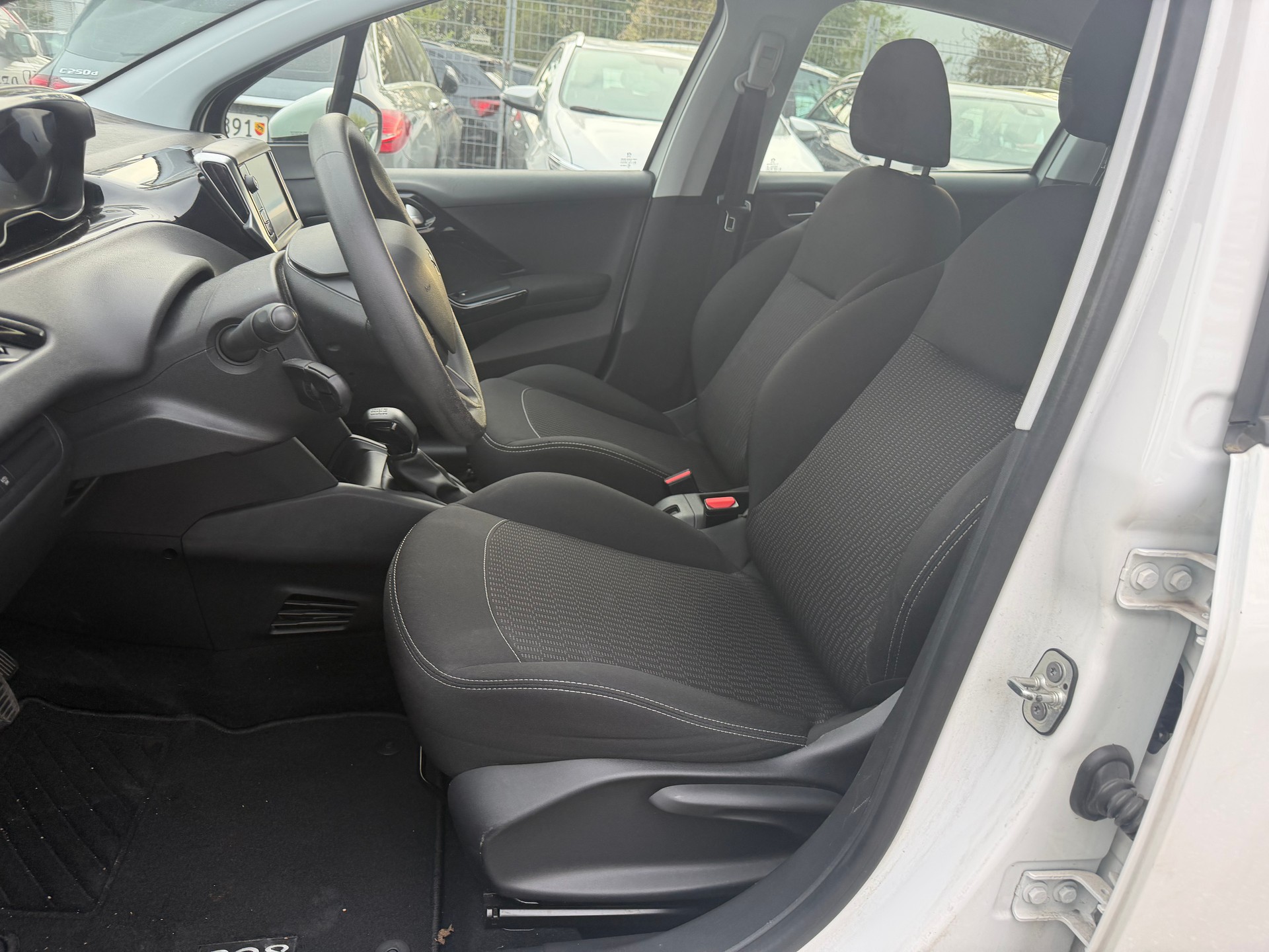 PEUGEOT 208 1.5 BlueHDi Active ** Klimaanlage ** Tempomat ** Frisch Ab MFK-image-2