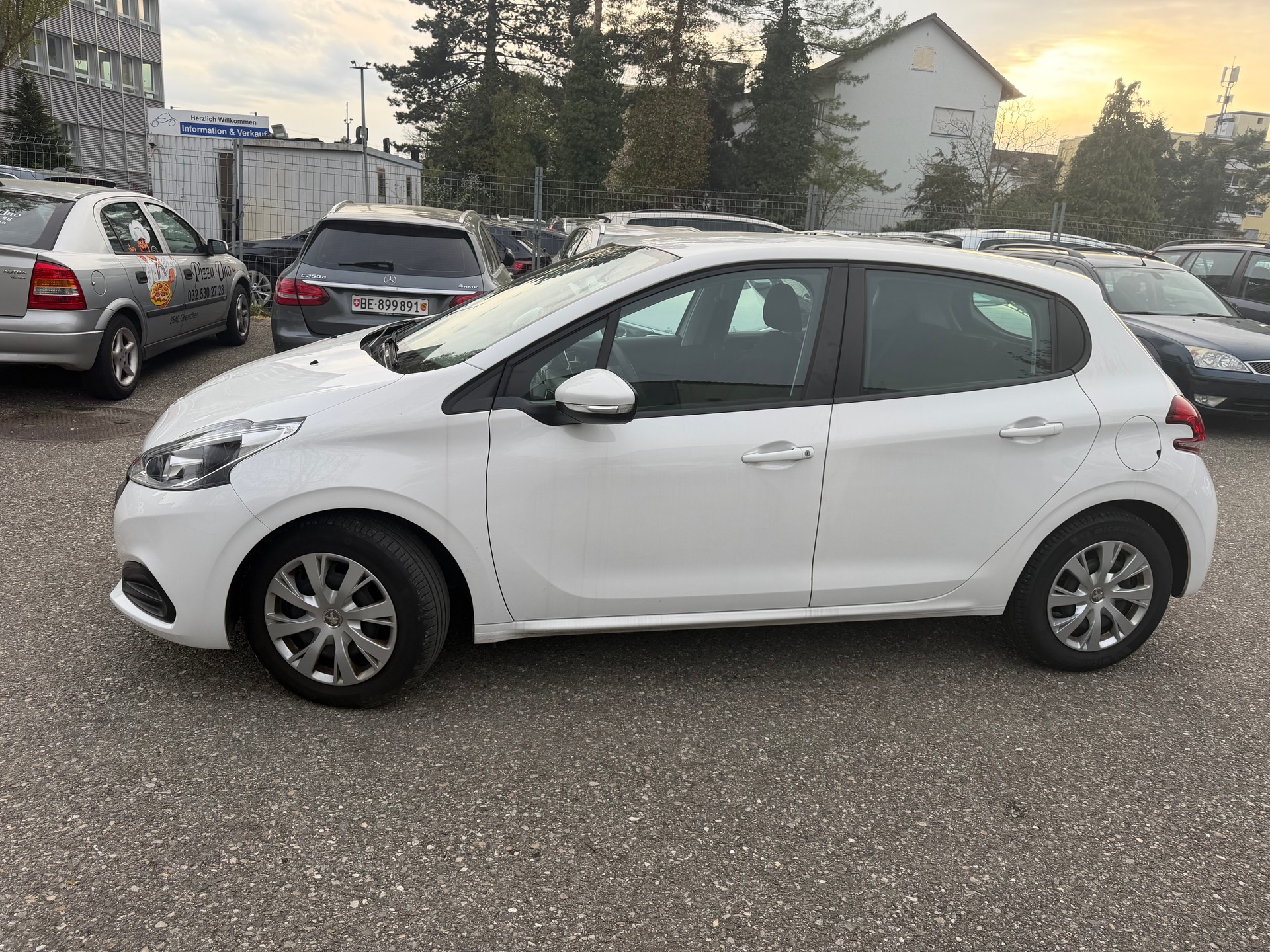 PEUGEOT 208 1.5 BlueHDi Active ** Klimaanlage ** Tempomat ** Frisch Ab MFK-image-8
