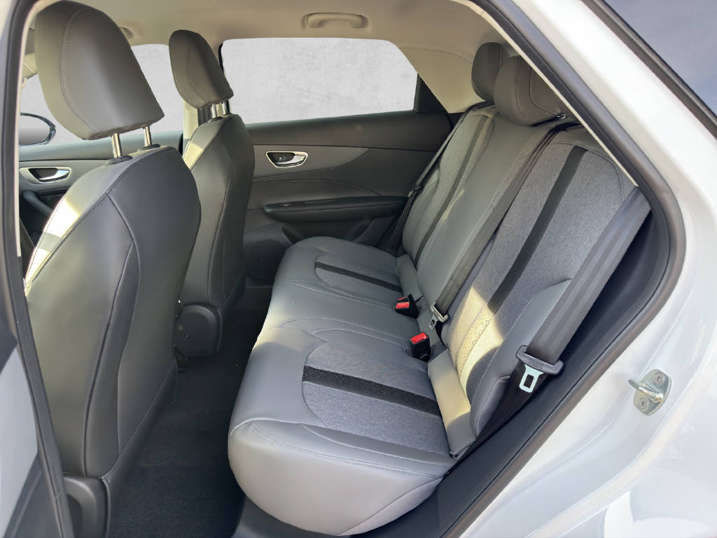 MG MG4 64kWh Premium Facelift-image-6