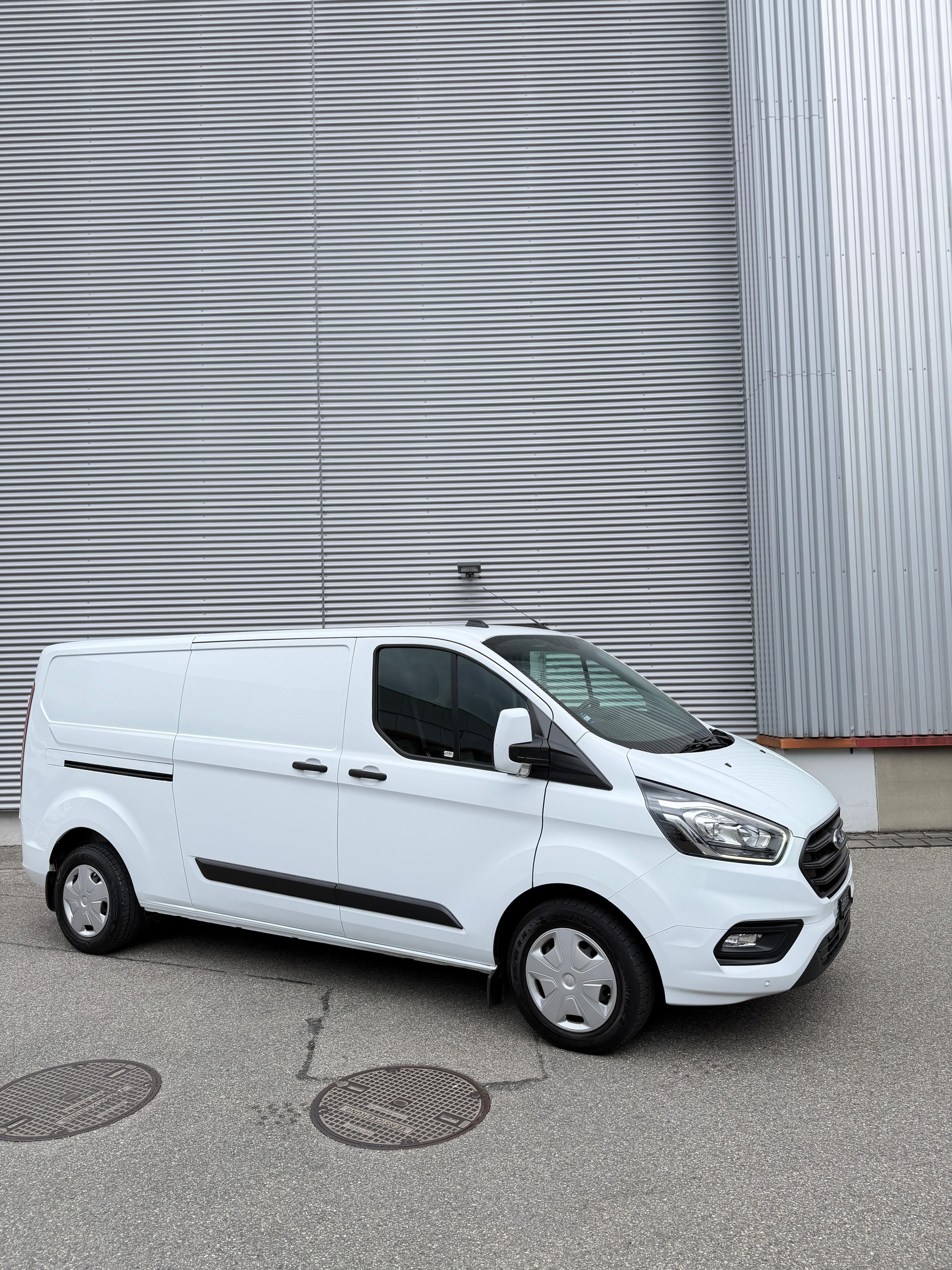 FORD Transit Custom Van 300 L2H1 Trend A-image-1