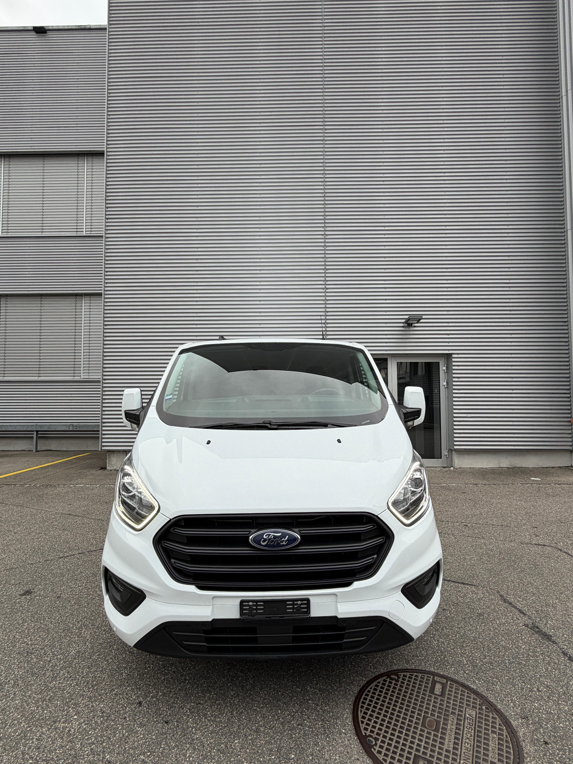 FORD Transit Custom Van 300 L2H1 Trend A-image-5