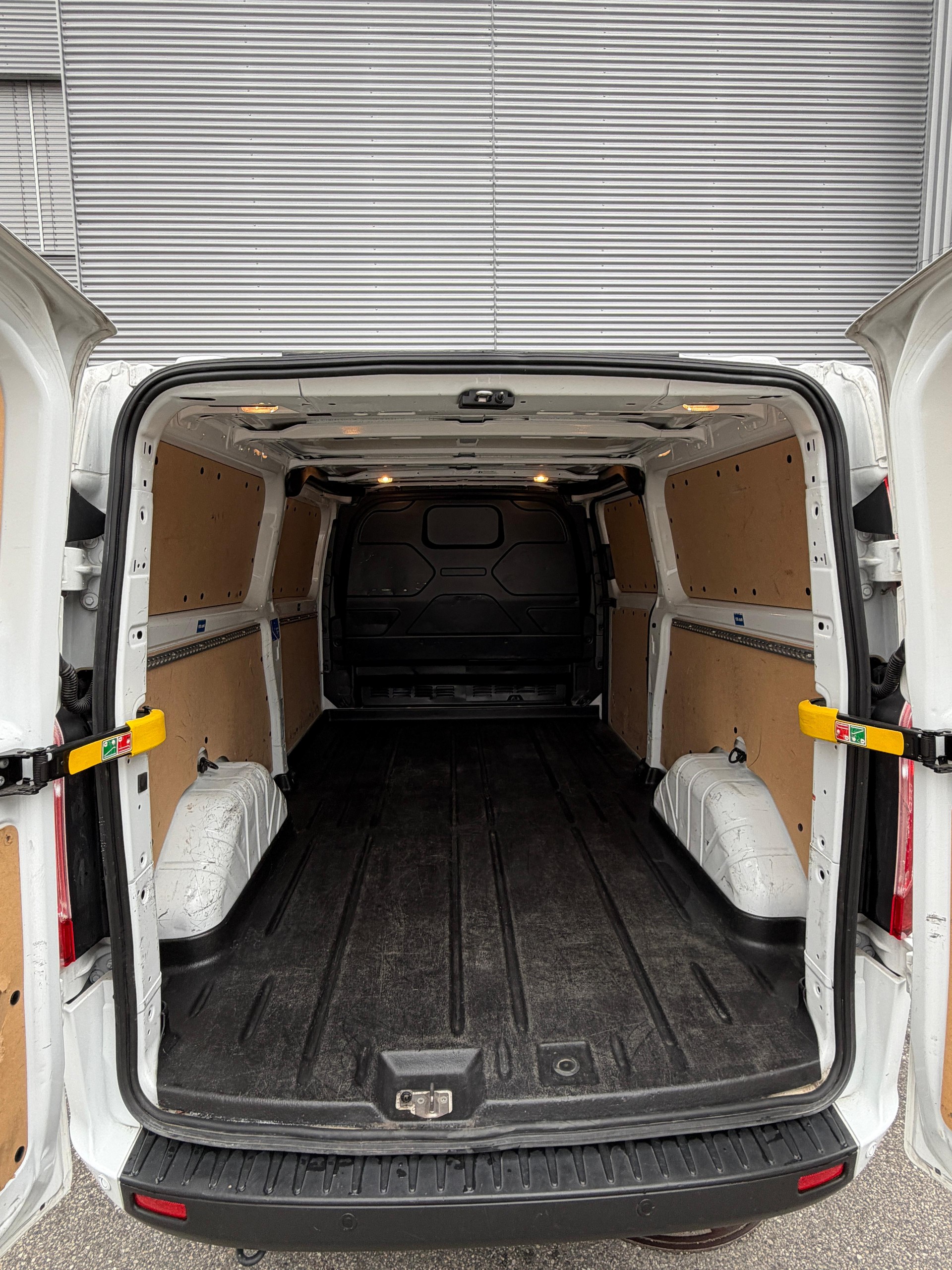 FORD Transit Custom Van 300 L2H1 Trend A-image-8
