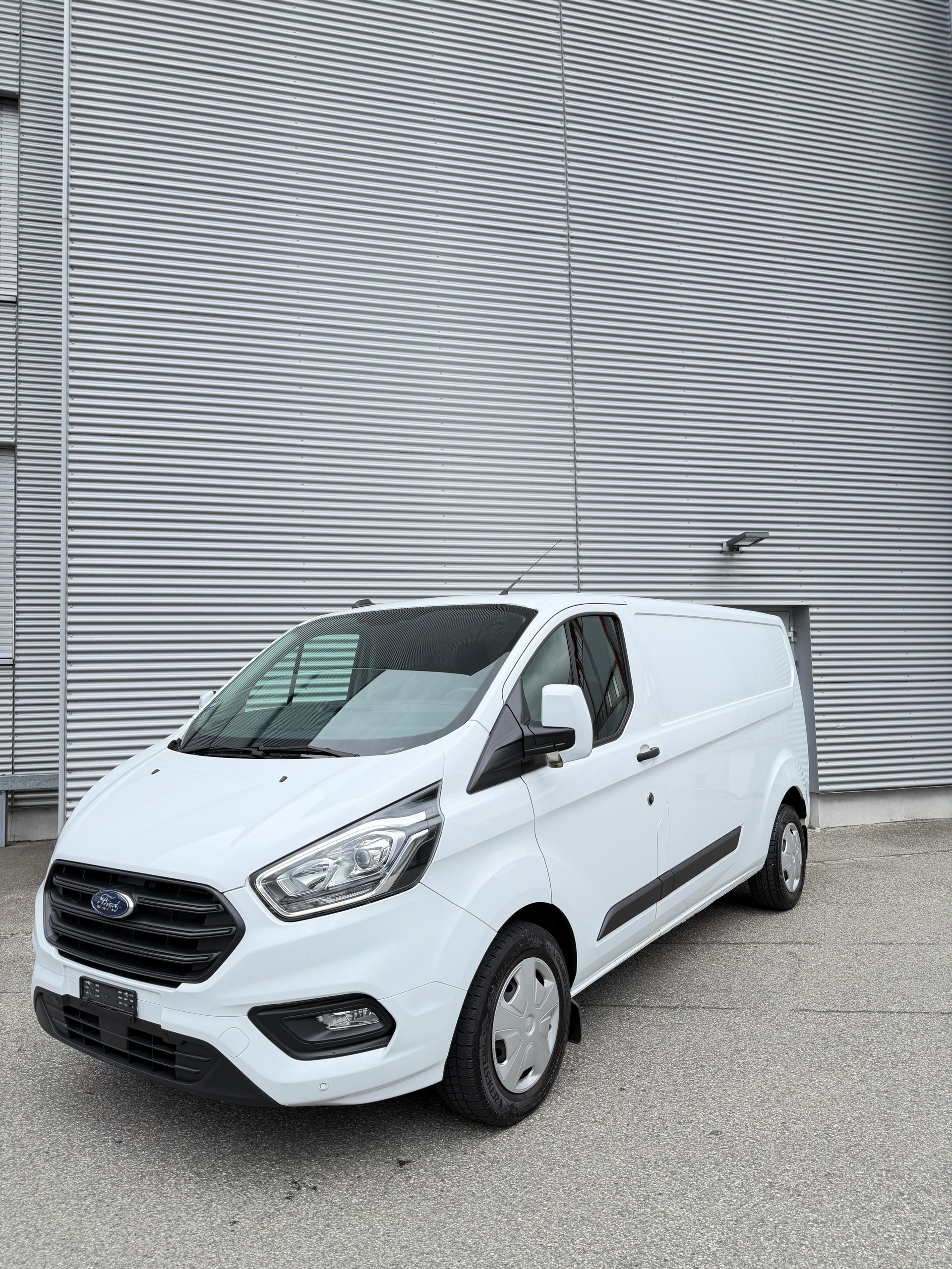 FORD Transit Custom Van 300 L2H1 Trend A-image-3