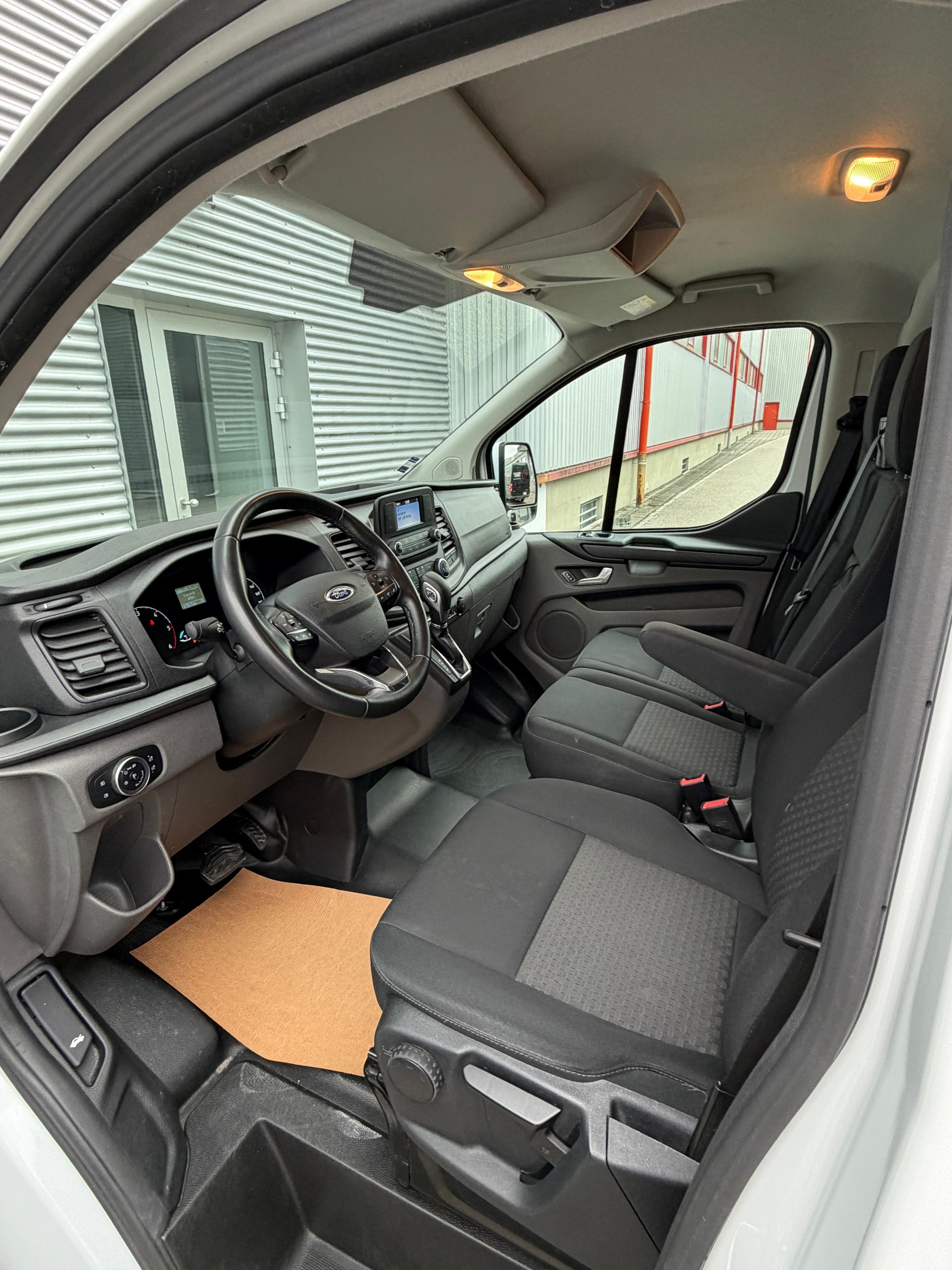 FORD Transit Custom Van 300 L2H1 Trend A-image-9