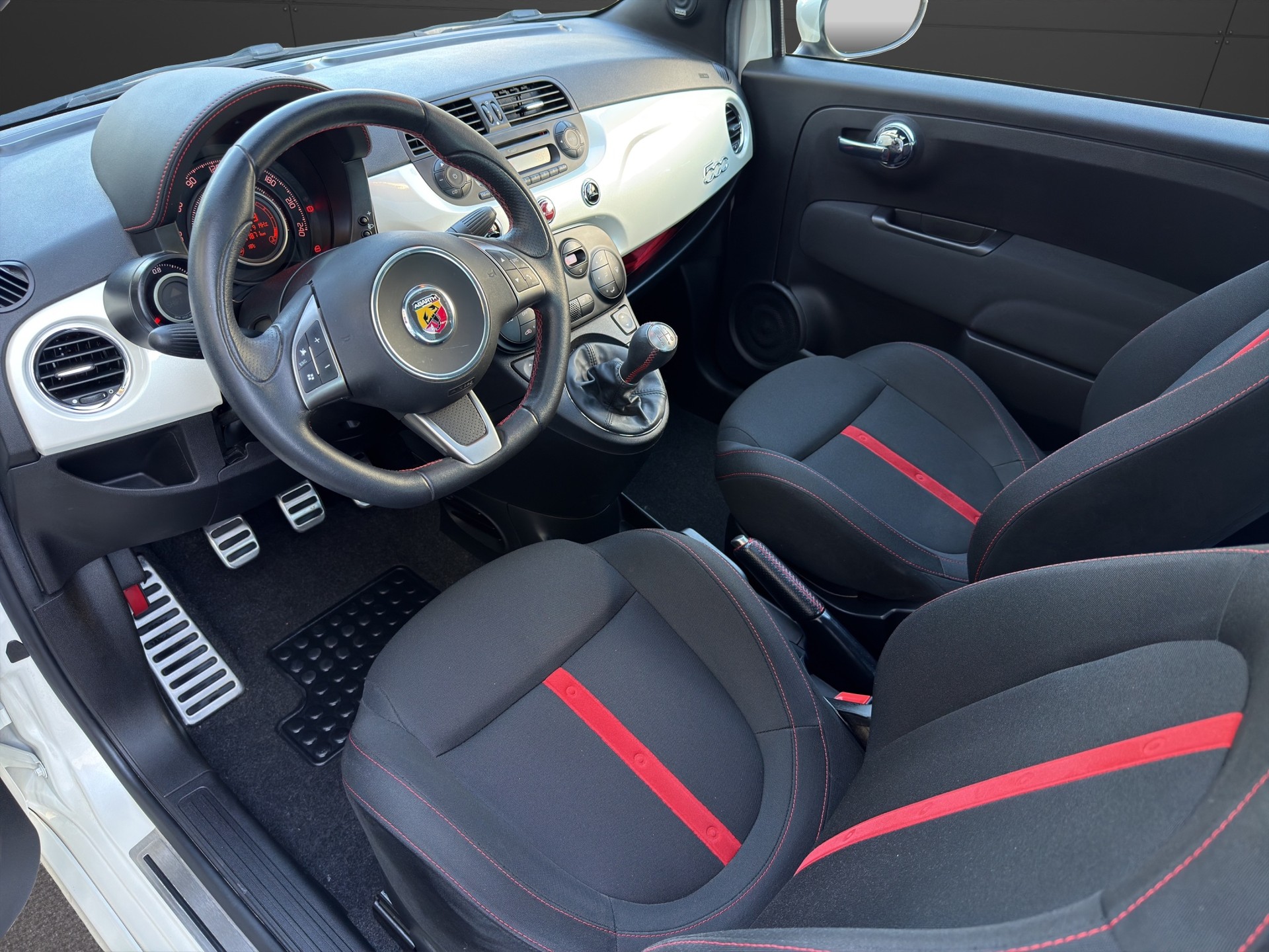 FIAT 500 1.4 16V Turbo Abarth 695 SS-image-9