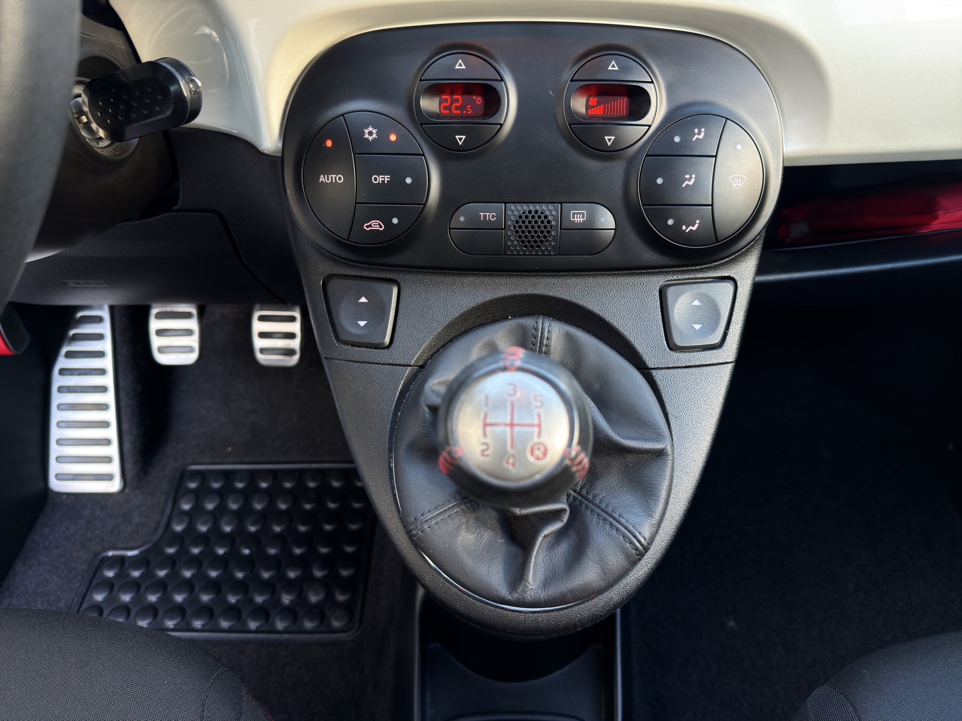 FIAT 500 1.4 16V Turbo Abarth 695 SS-image-12