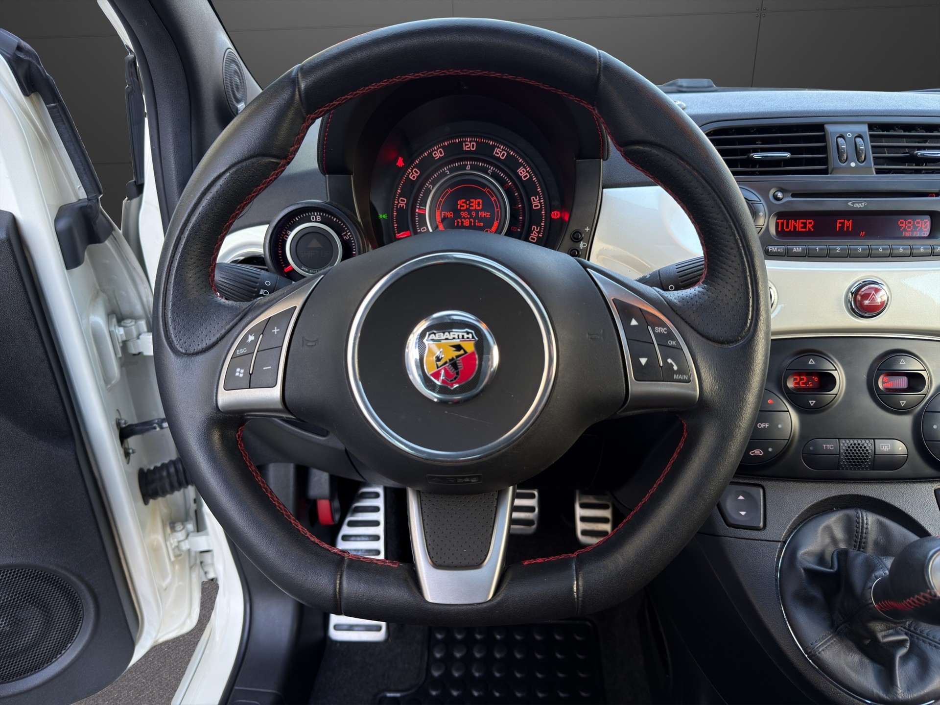 FIAT 500 1.4 16V Turbo Abarth 695 SS-image-15