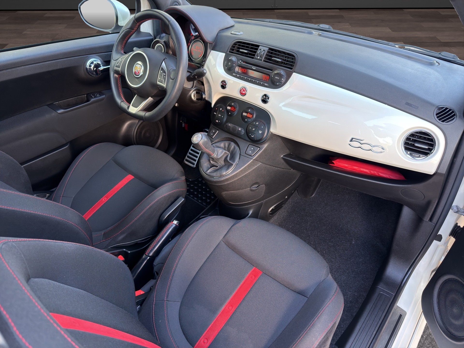 FIAT 500 1.4 16V Turbo Abarth 695 SS-image-18