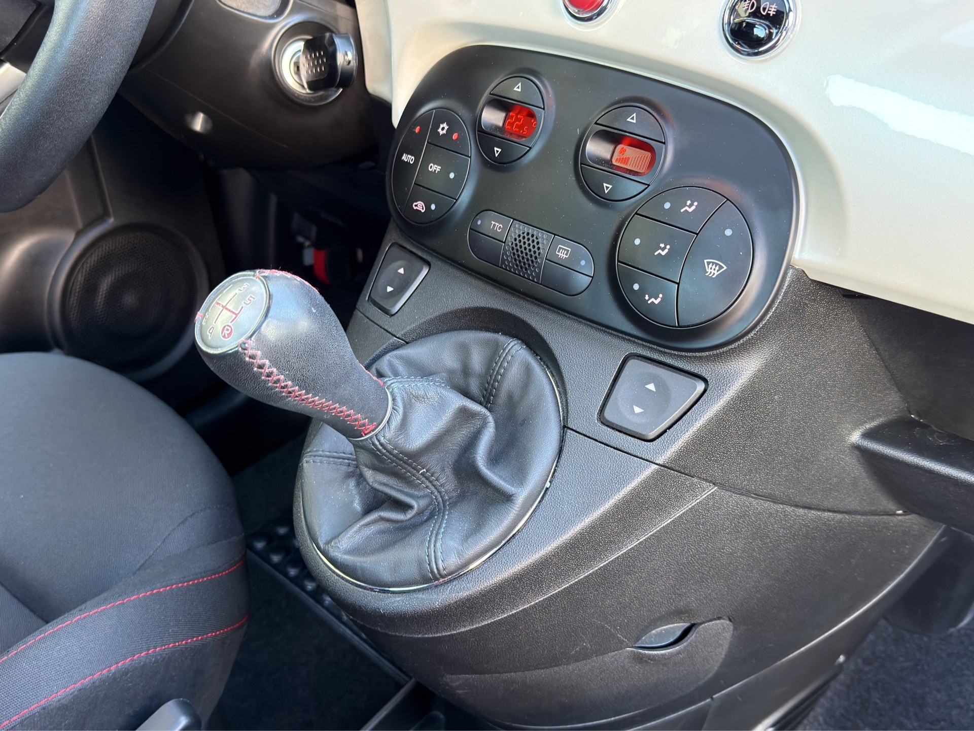 FIAT 500 1.4 16V Turbo Abarth 695 SS-image-16