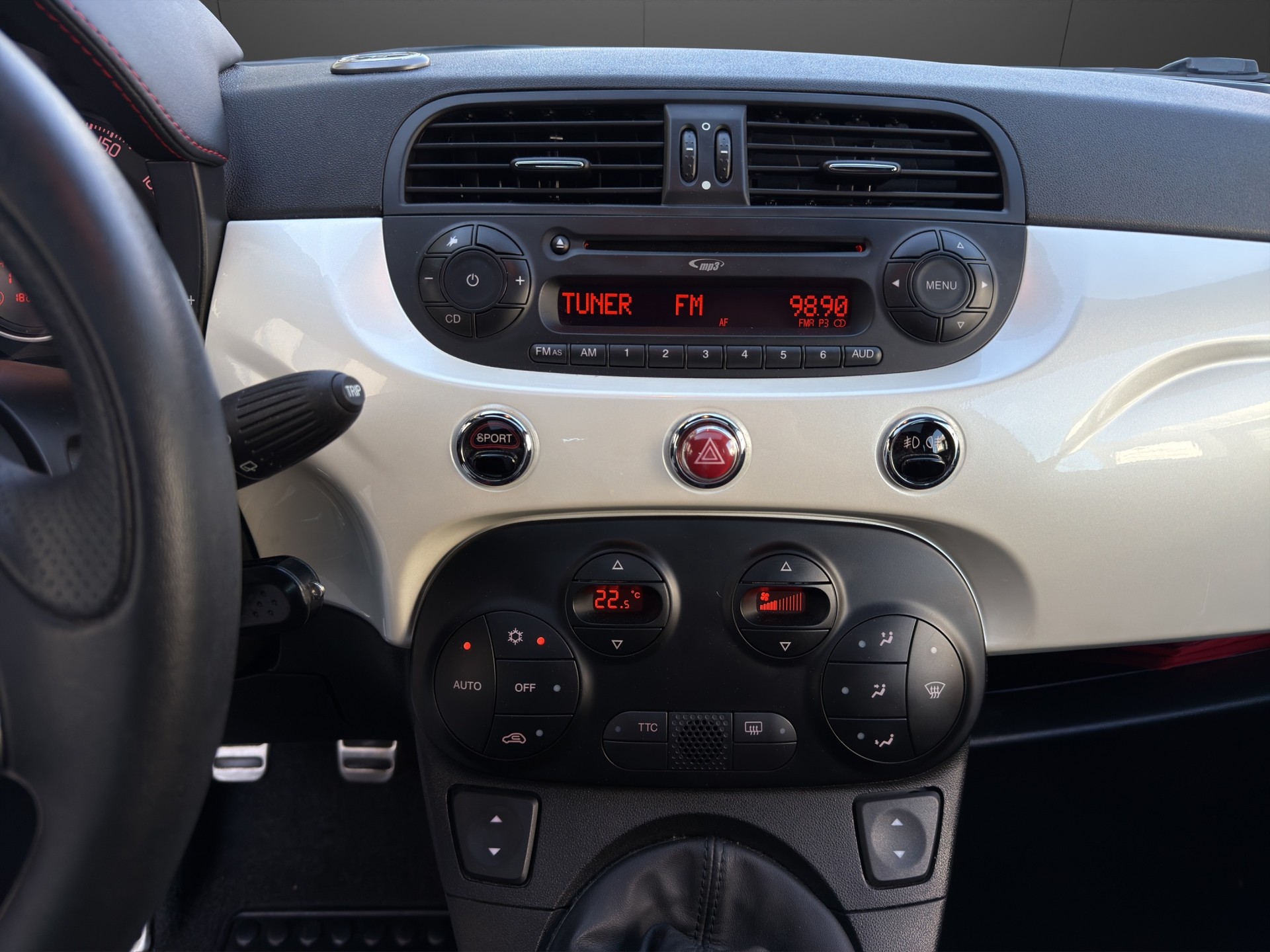 FIAT 500 1.4 16V Turbo Abarth 695 SS-image-11